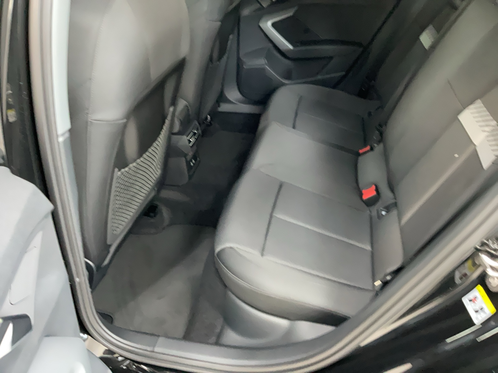 AUDI A3 Sportback TFSI 110 kW S line Attraction S tronic-image-11