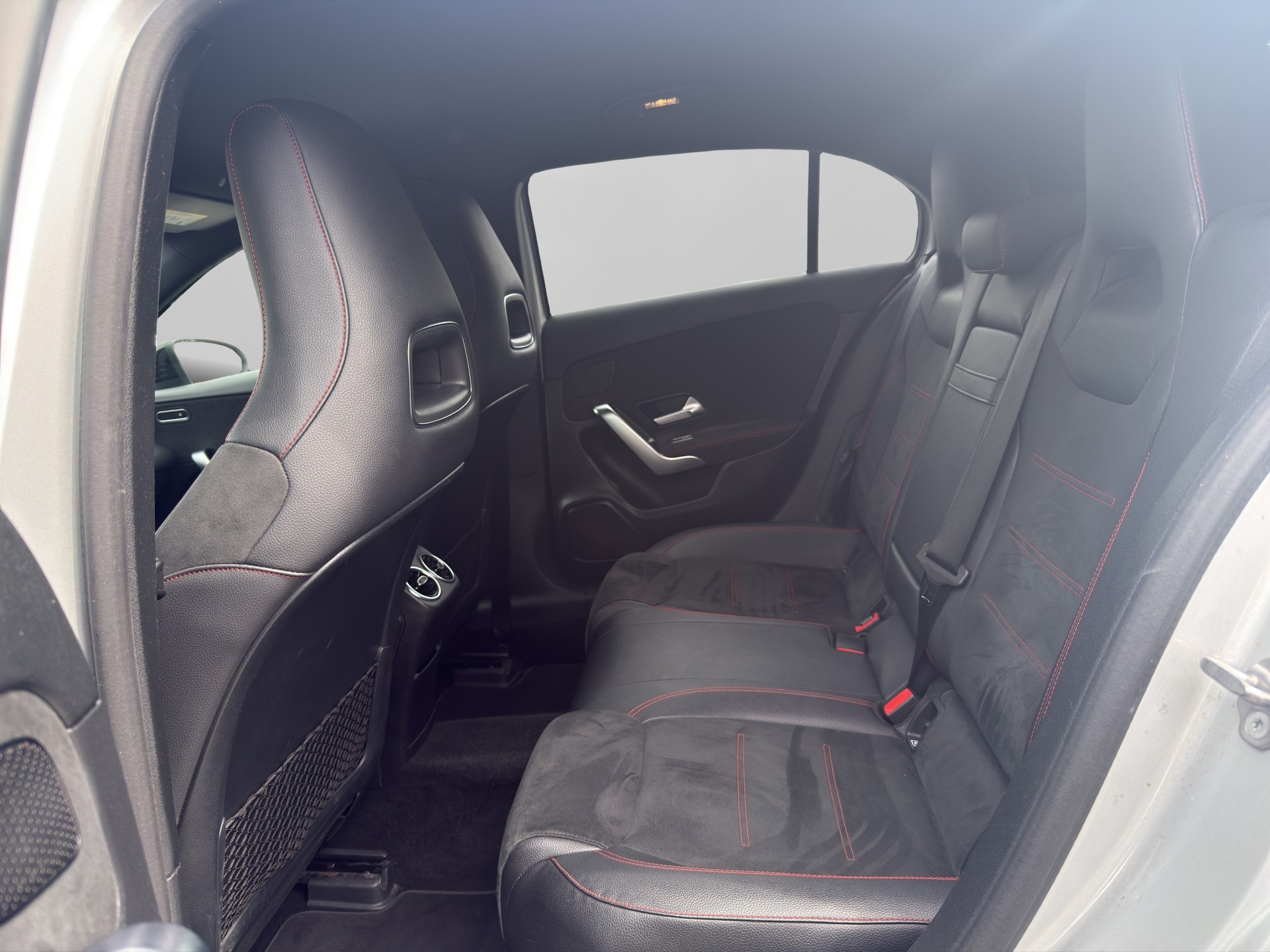 MERCEDES-BENZ A 200 AMG Line 7G-DCT-image-11