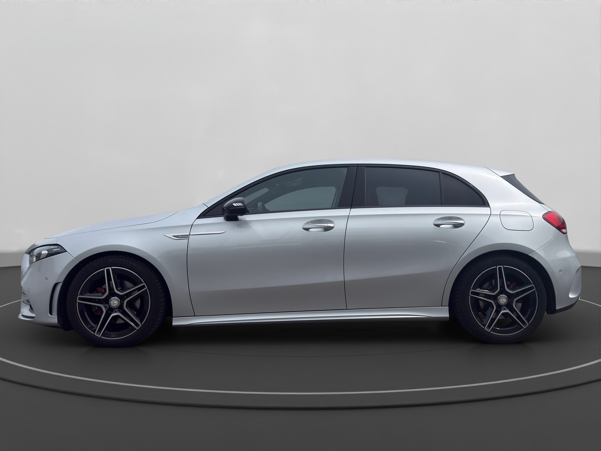 MERCEDES-BENZ A 200 AMG Line 7G-DCT-showroom-element-1