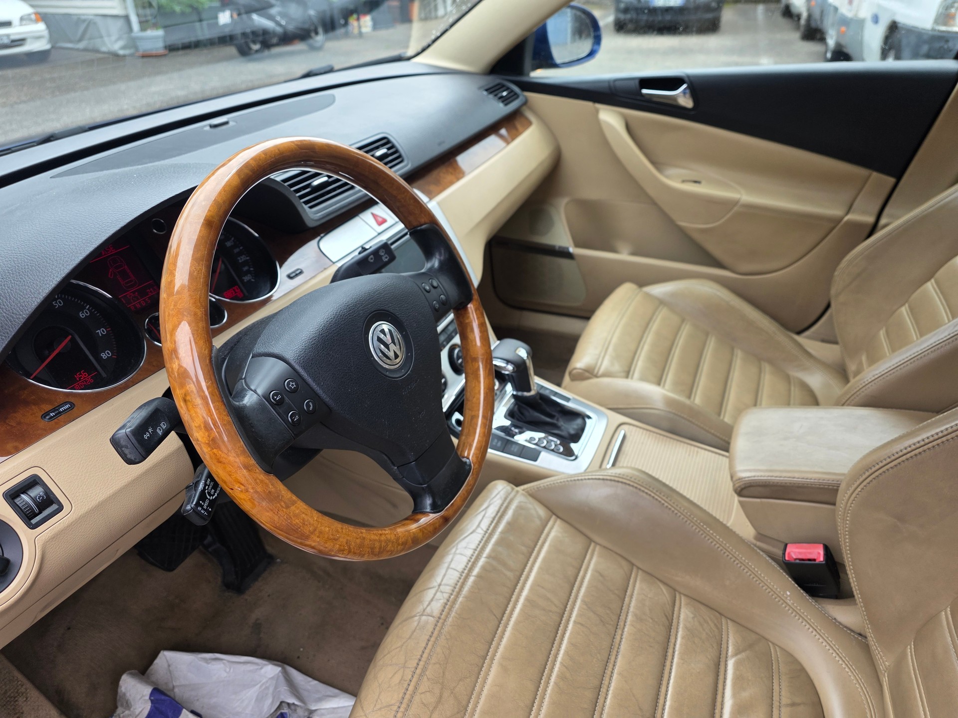 VW Passat Variant 3.2 V6 FSI Highline 4Motion-image-6