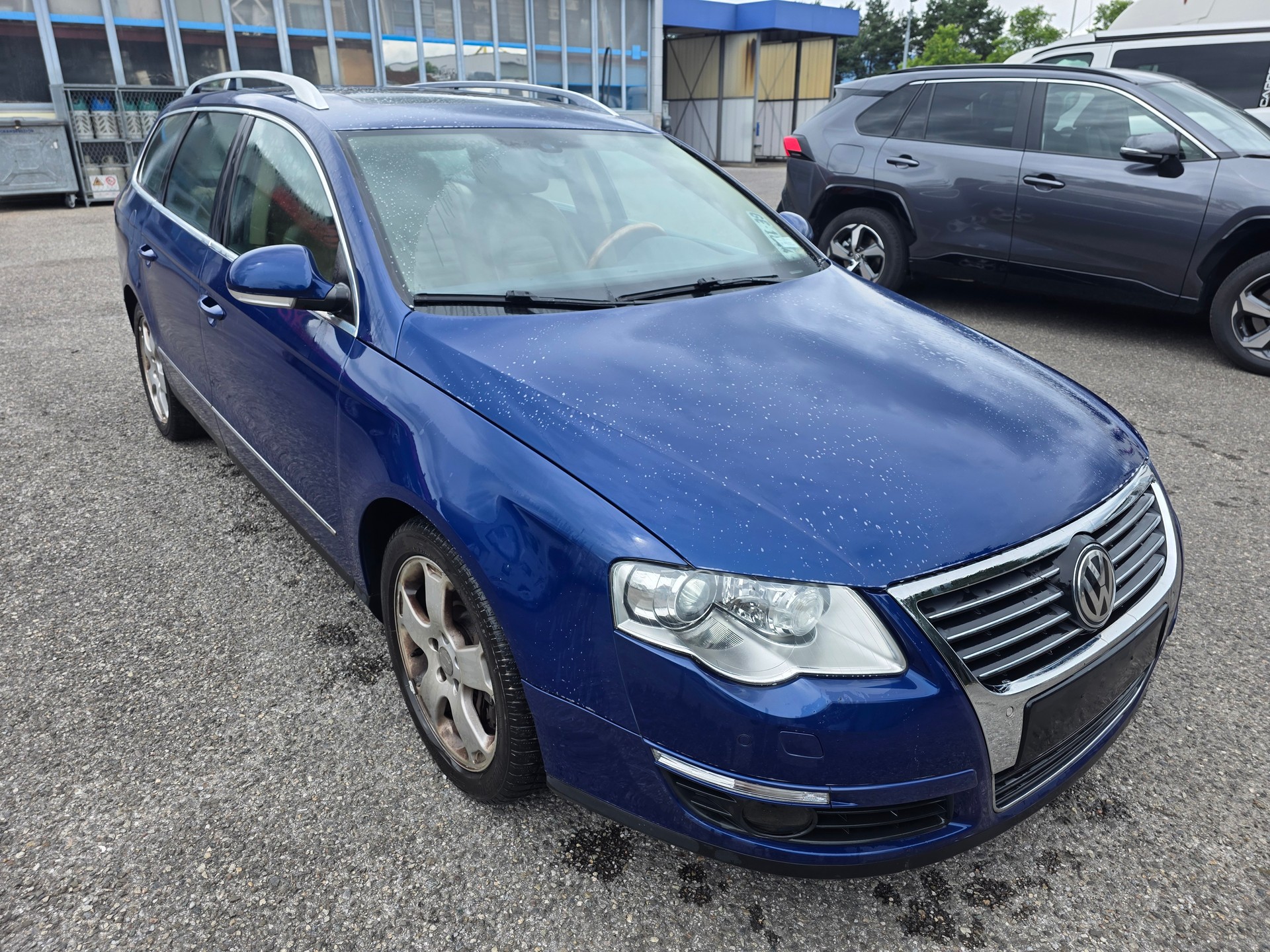 VW Passat Variant 3.2 V6 FSI Highline 4Motion-image-2