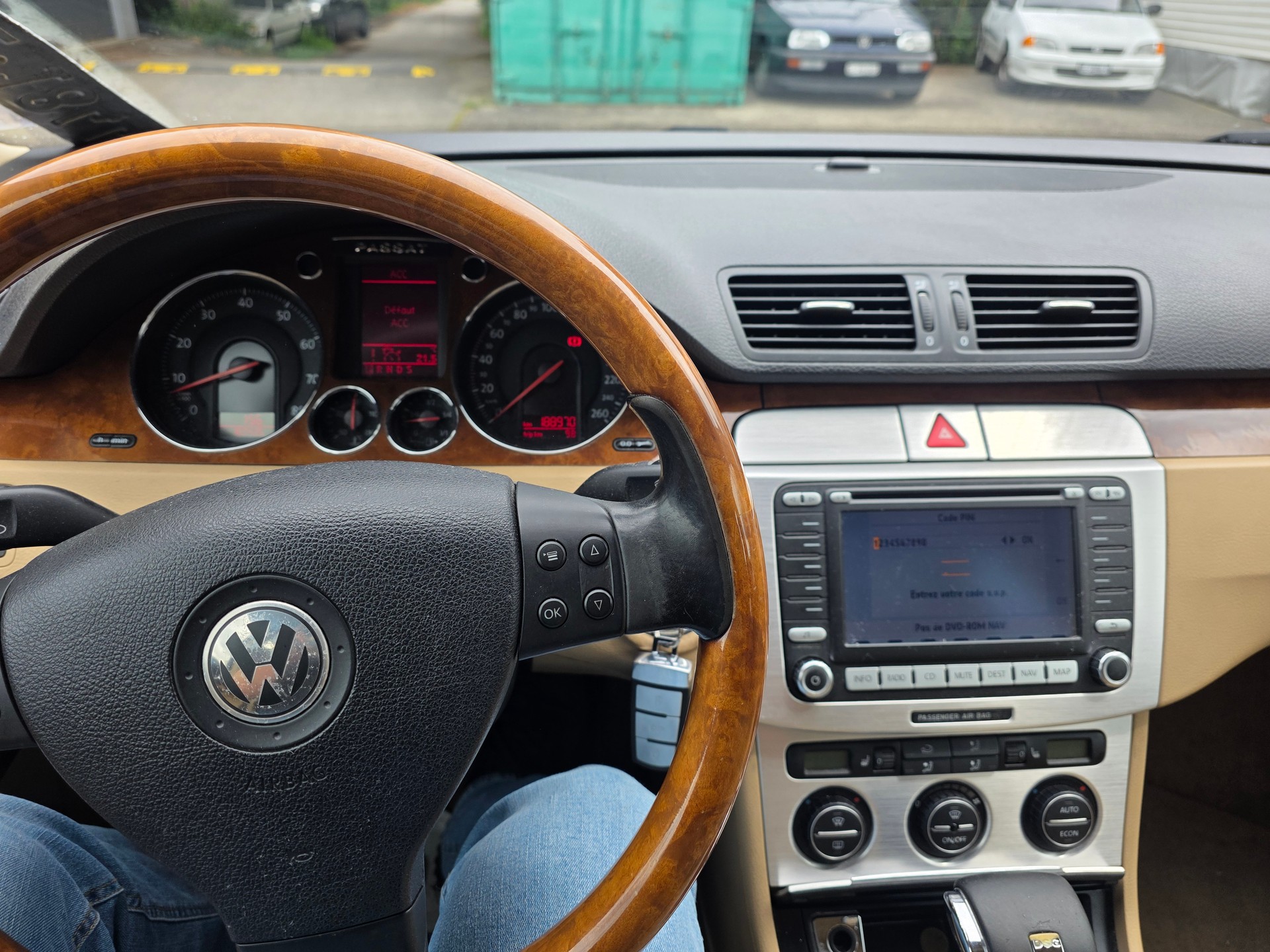 VW Passat Variant 3.2 V6 FSI Highline 4Motion-image-7