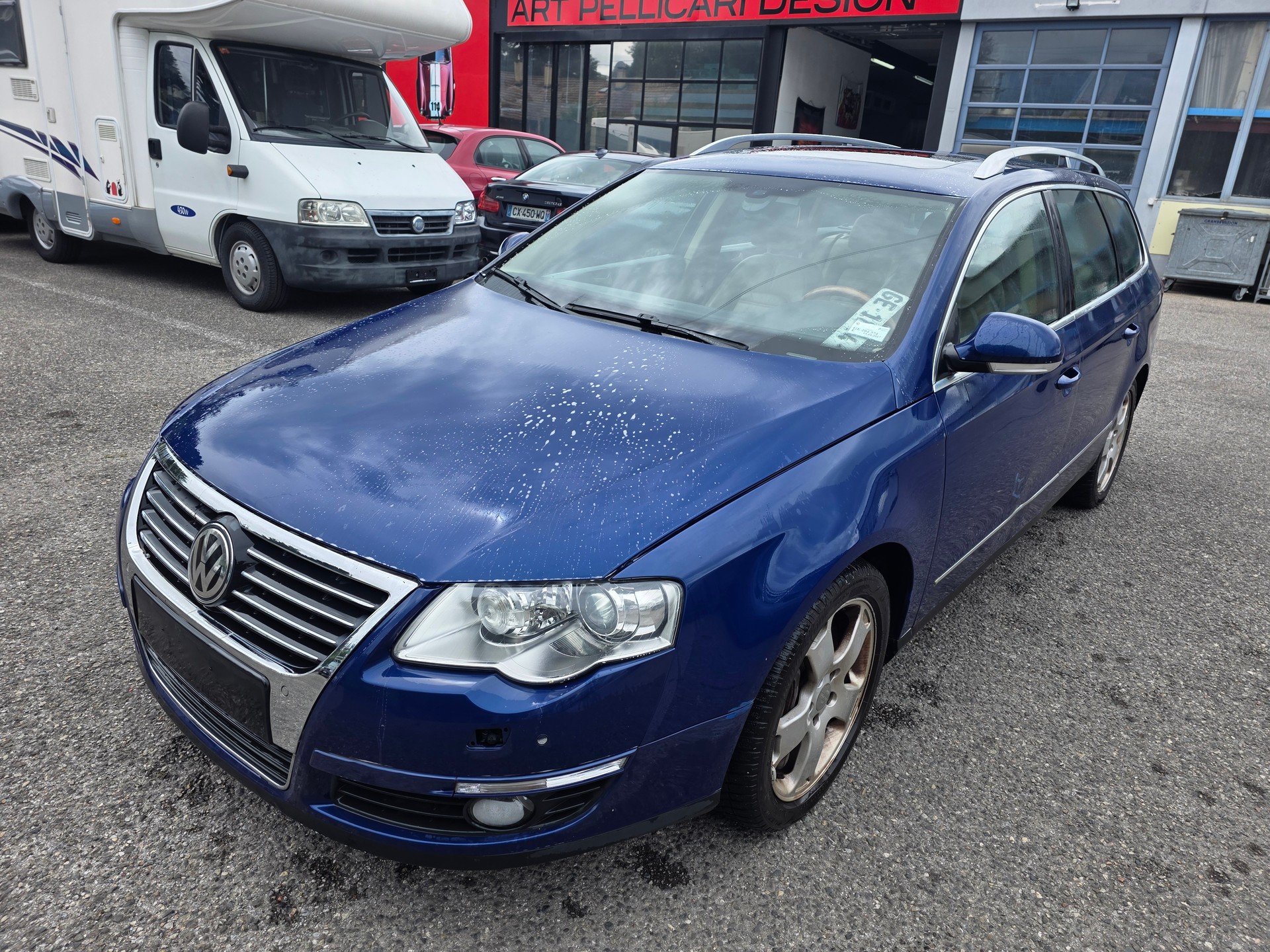 VW Passat Variant 3.2 V6 FSI Highline 4Motion-image-1