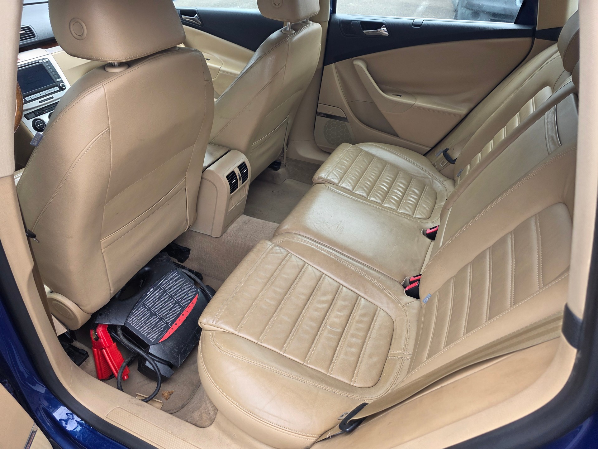 VW Passat Variant 3.2 V6 FSI Highline 4Motion-image-5