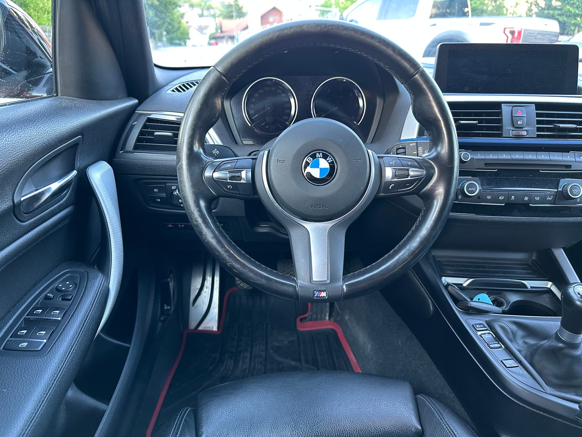 BMW 118d xDrive Edition M Sport-image-12