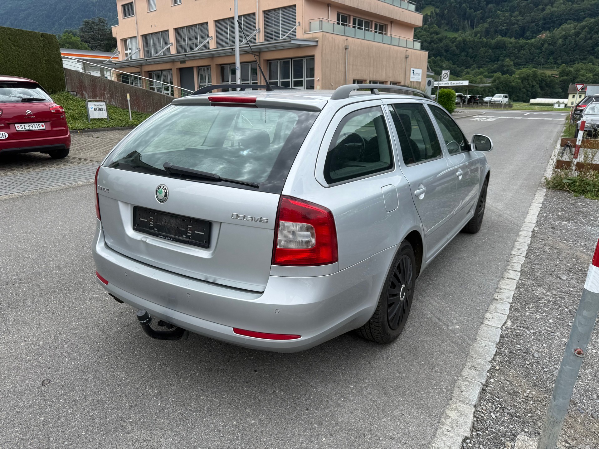 SKODA Octavia Combi 1.9 TDI Swiss Adventure 4x4-showroom-element-3