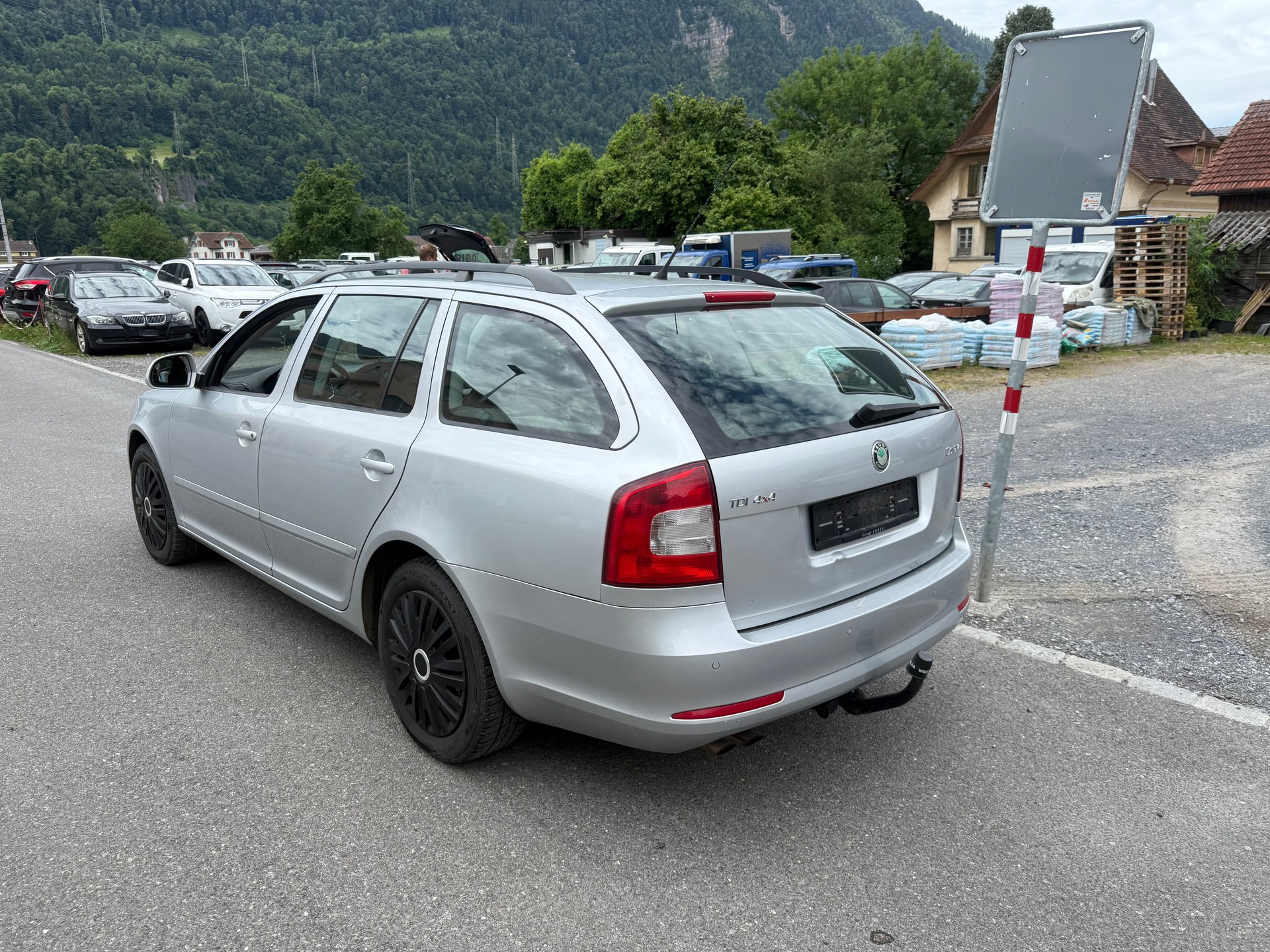 SKODA Octavia Combi 1.9 TDI Swiss Adventure 4x4-showroom-element-2