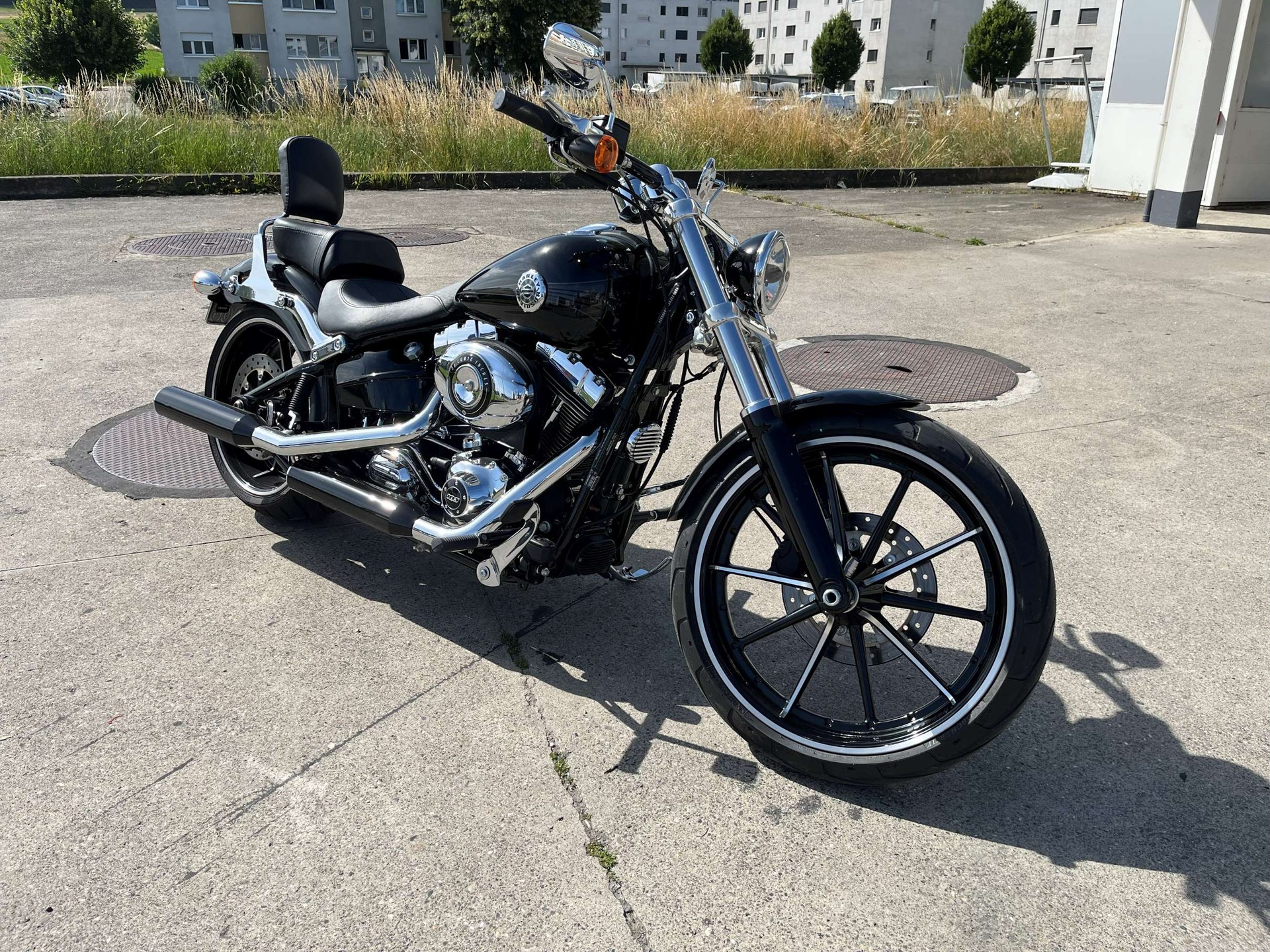 HARLEY-DAVIDSON FXSB Breakout 103 ABS. Moto de 1ère main, état de neuf! Suivi complet chez Harley-Davidson, expertisé du jour!-image-0