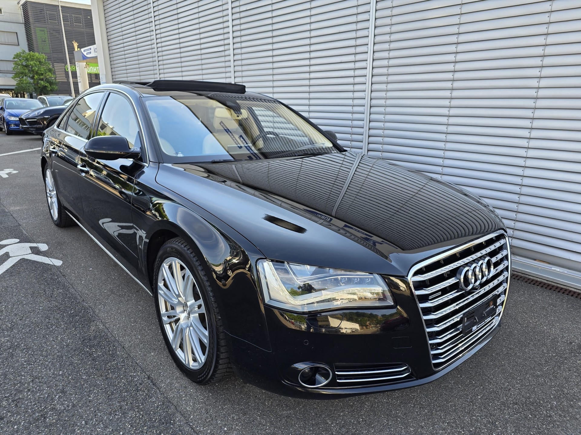 AUDI A8 L 4.0 TFSI-showroom-element-2