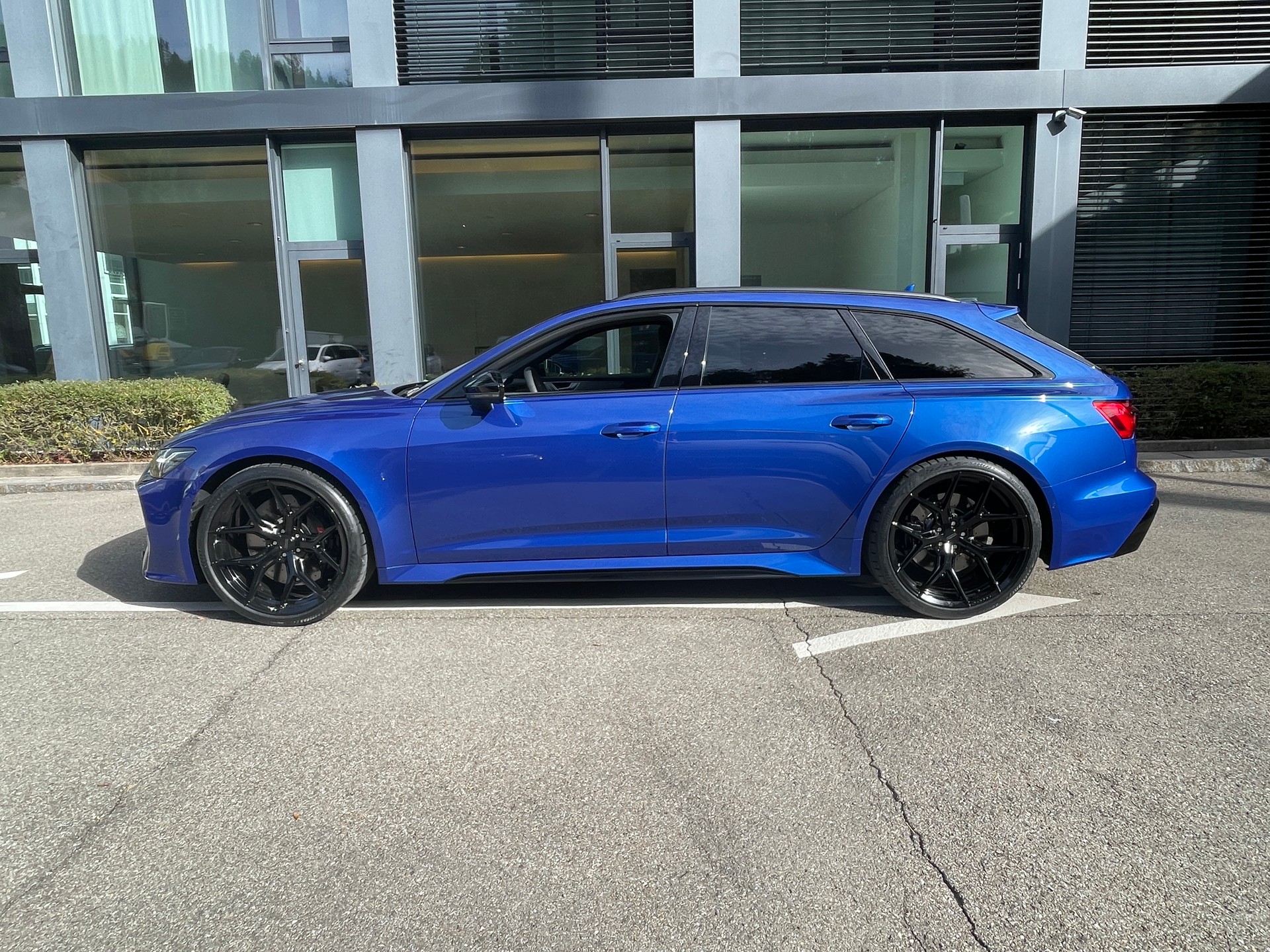 AUDI RS6 Avant 4.0 TFSI V8 quattro-image-10