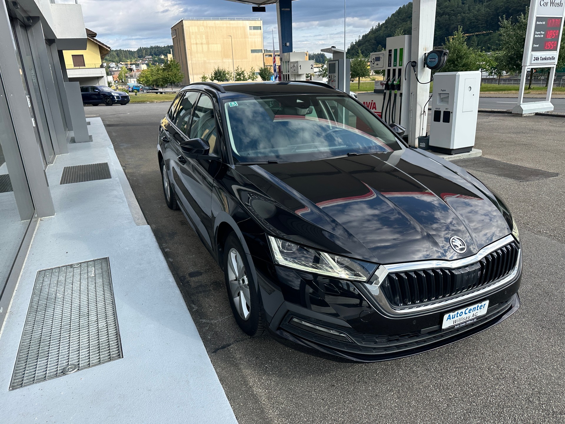SKODA Octavia Combi 2.0 TDI DSG Ambition 4x4-showroom-element-2