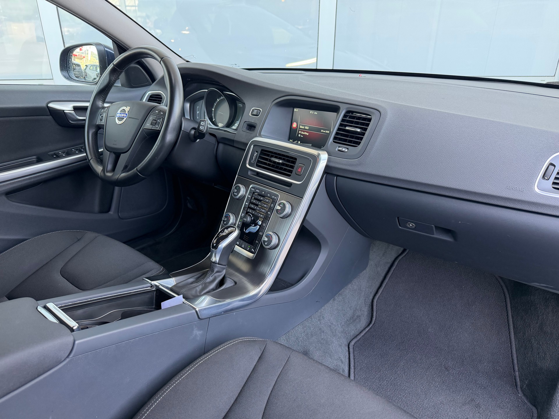 VOLVO V60 D4 Kinetic-showroom-element-2