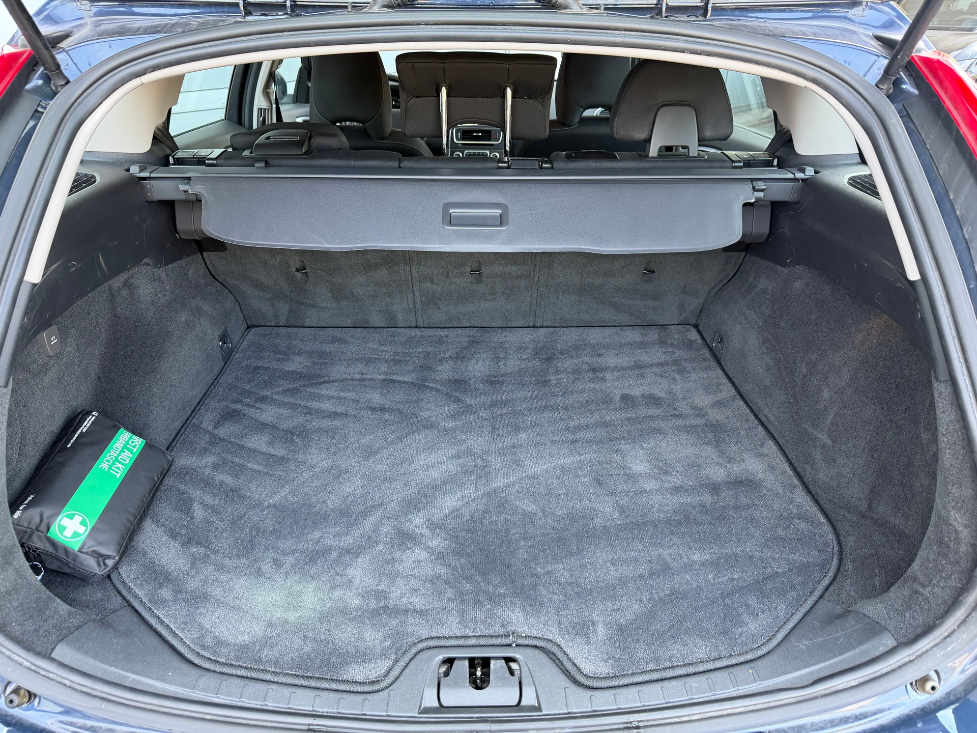 VOLVO V60 D4 Kinetic-image-17