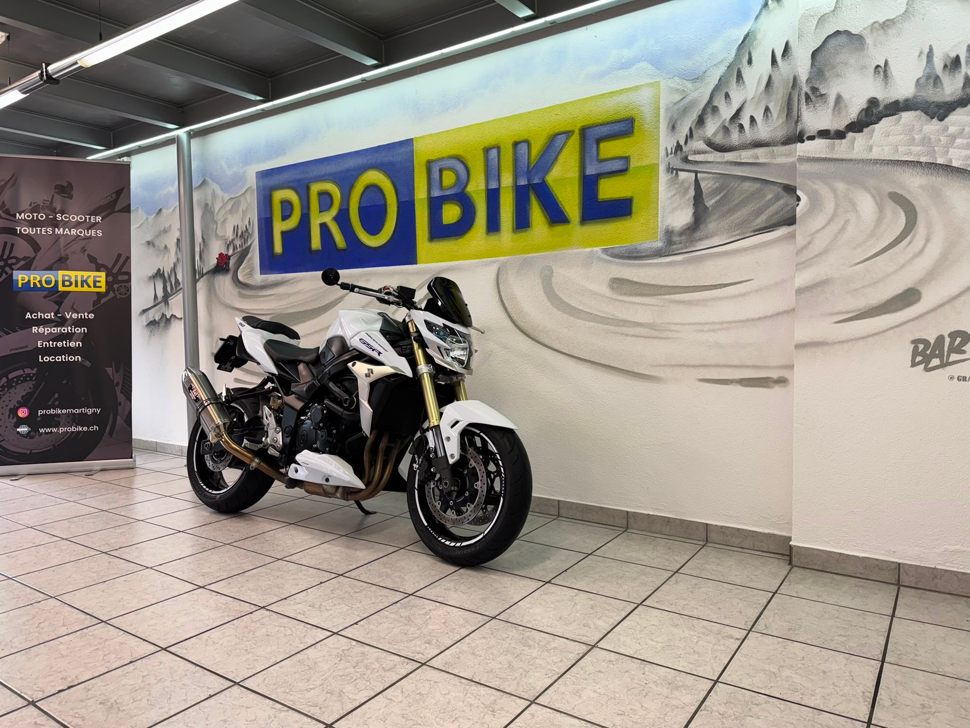 SUZUKI GSR 750-image-0