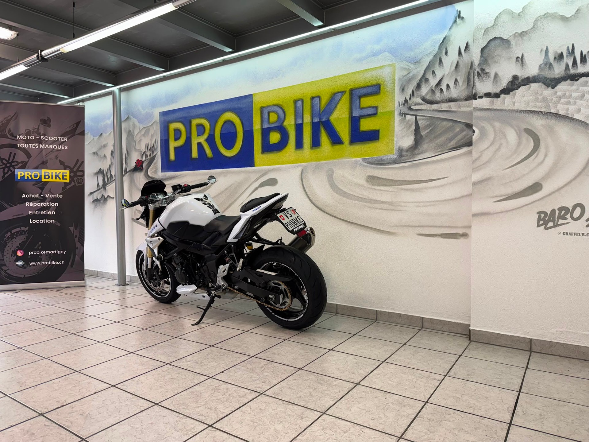 SUZUKI GSR 750-image-3