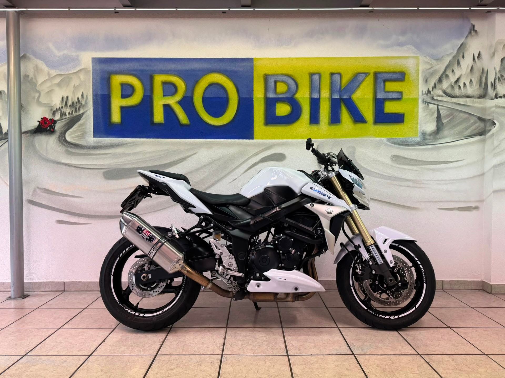 SUZUKI GSR 750-image-1