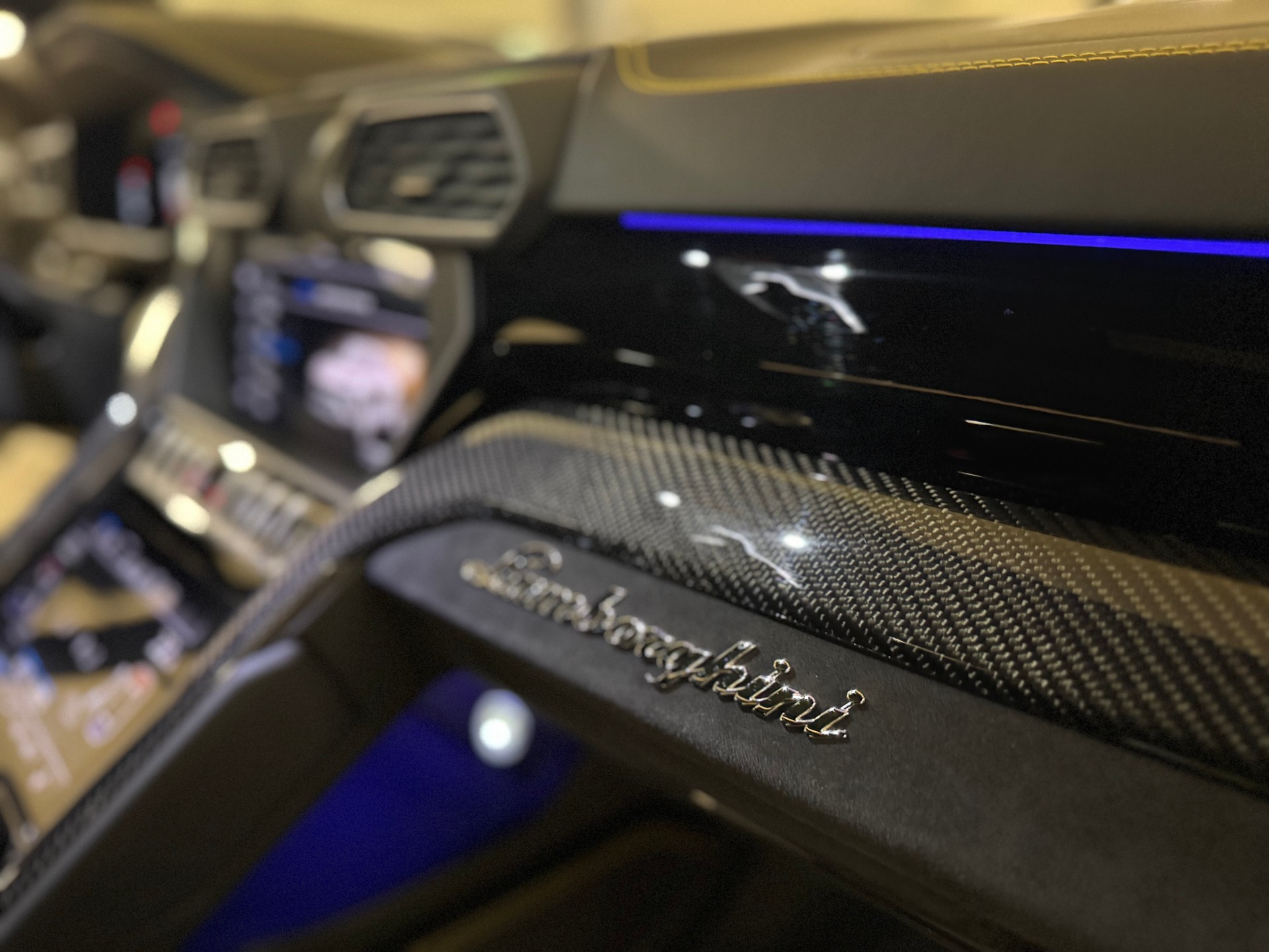 LAMBORGHINI Urus E-Gear-image-12