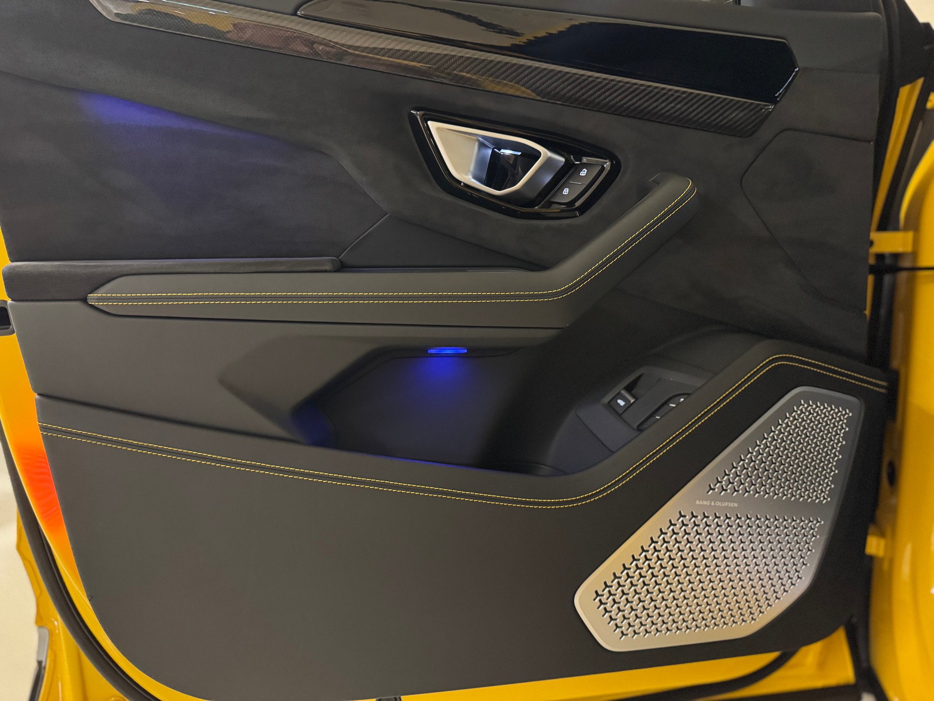 LAMBORGHINI Urus E-Gear-image-14