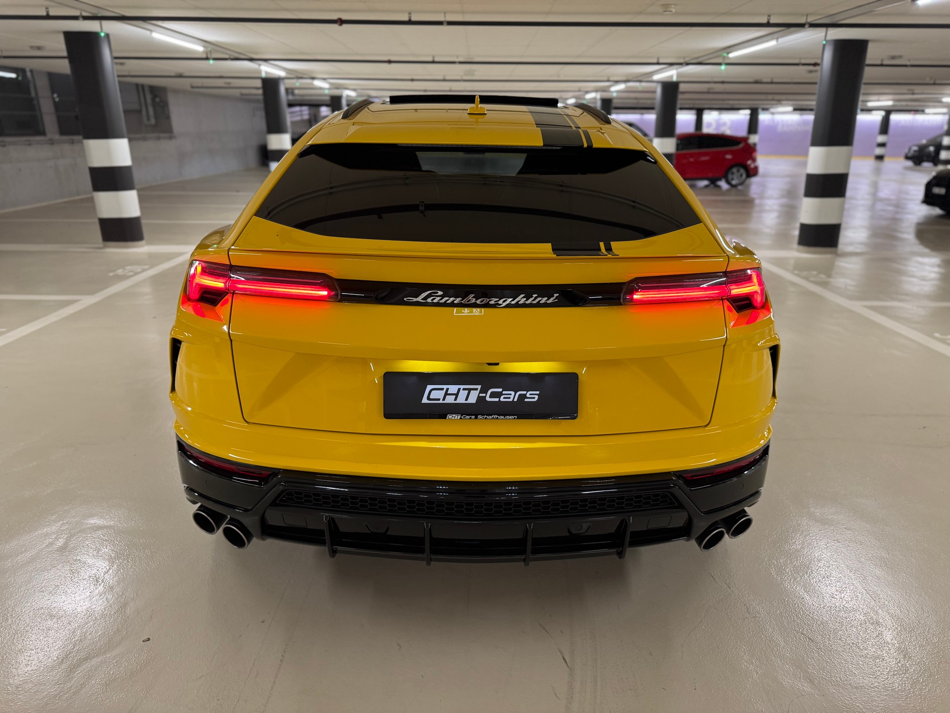 LAMBORGHINI Urus E-Gear-showroom-element-3