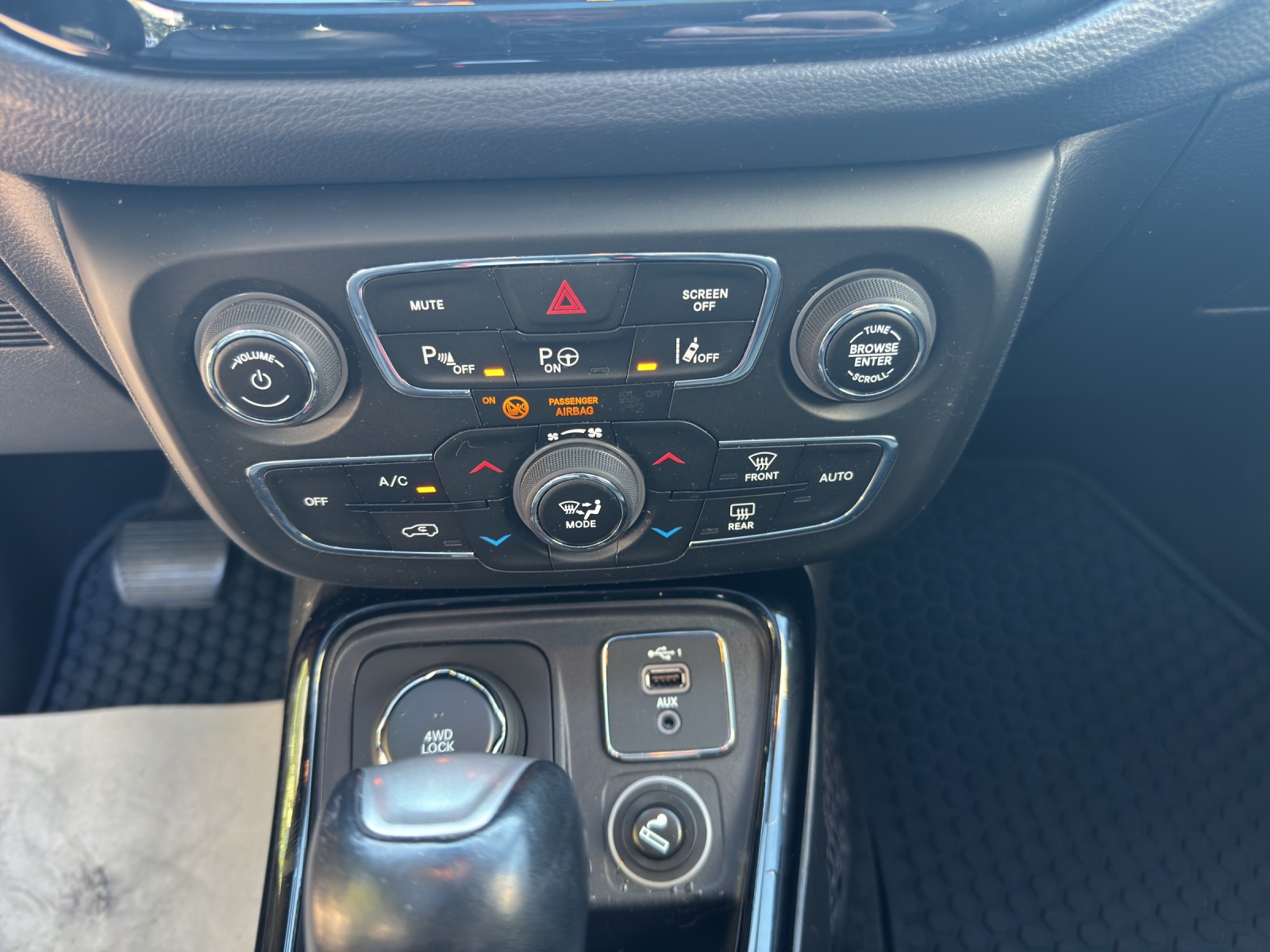 JEEP Compass 1.4 Turbo Limited AWD 9ATX-image-22