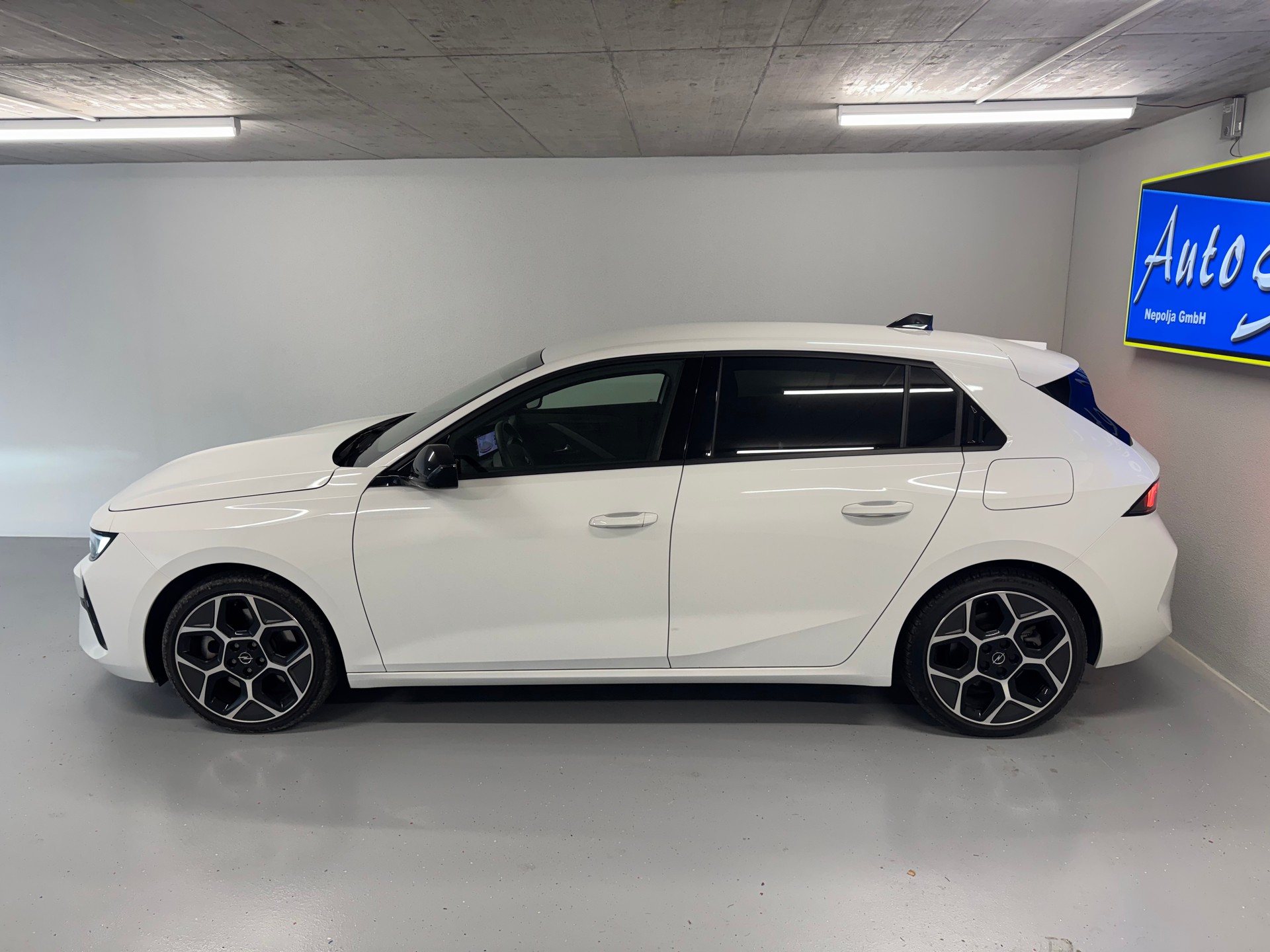 OPEL Astra 1.6 PHEV Turbo Swiss Plus A-image-2