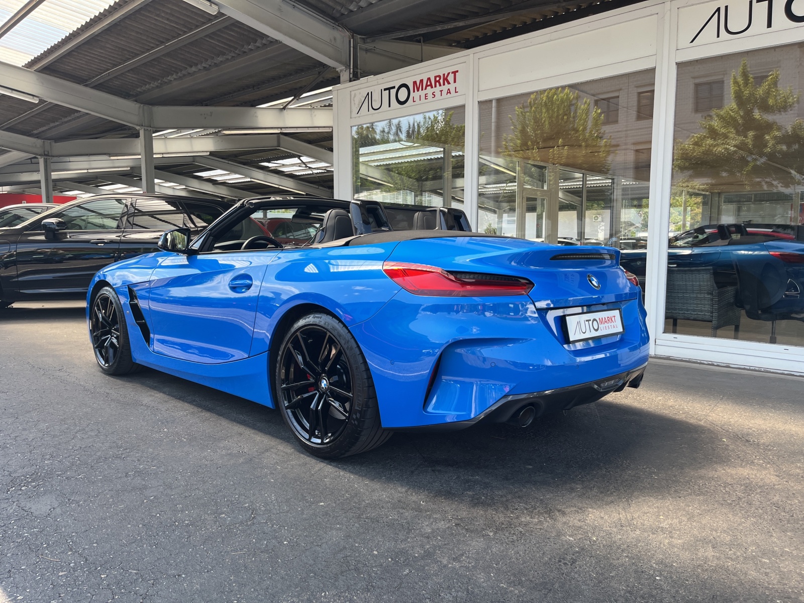 BMW Z4 sDrive 20i M Sport-showroom-element-2