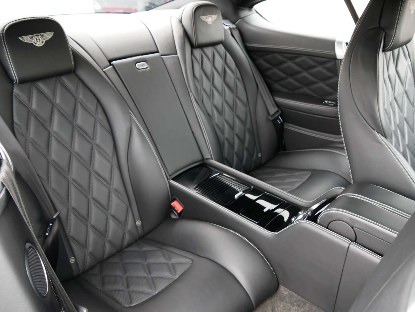 BENTLEY Continental GT 4.0 V8-image-13
