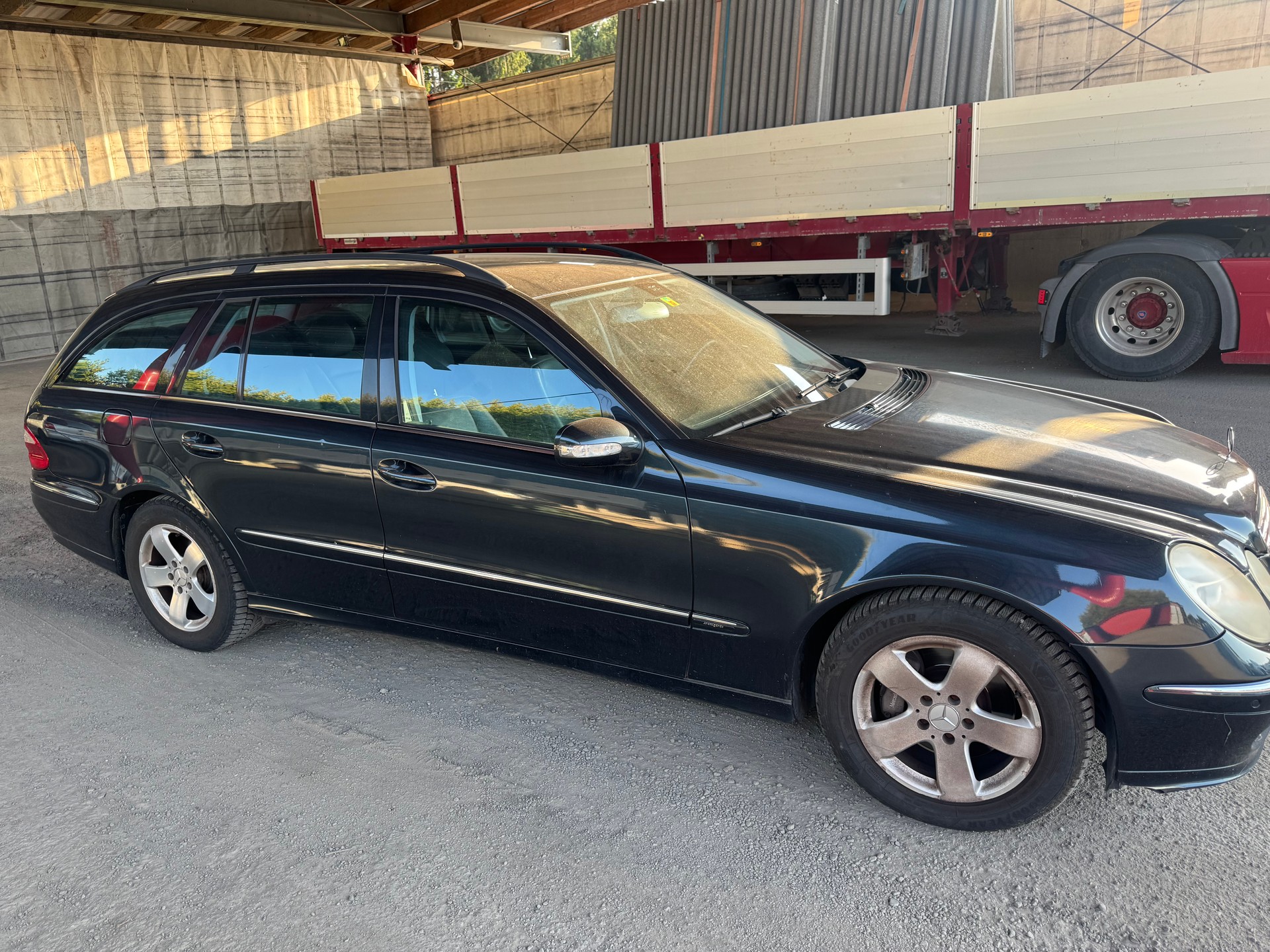 MERCEDES-BENZ E 320 Avantgarde Automatic-image-2