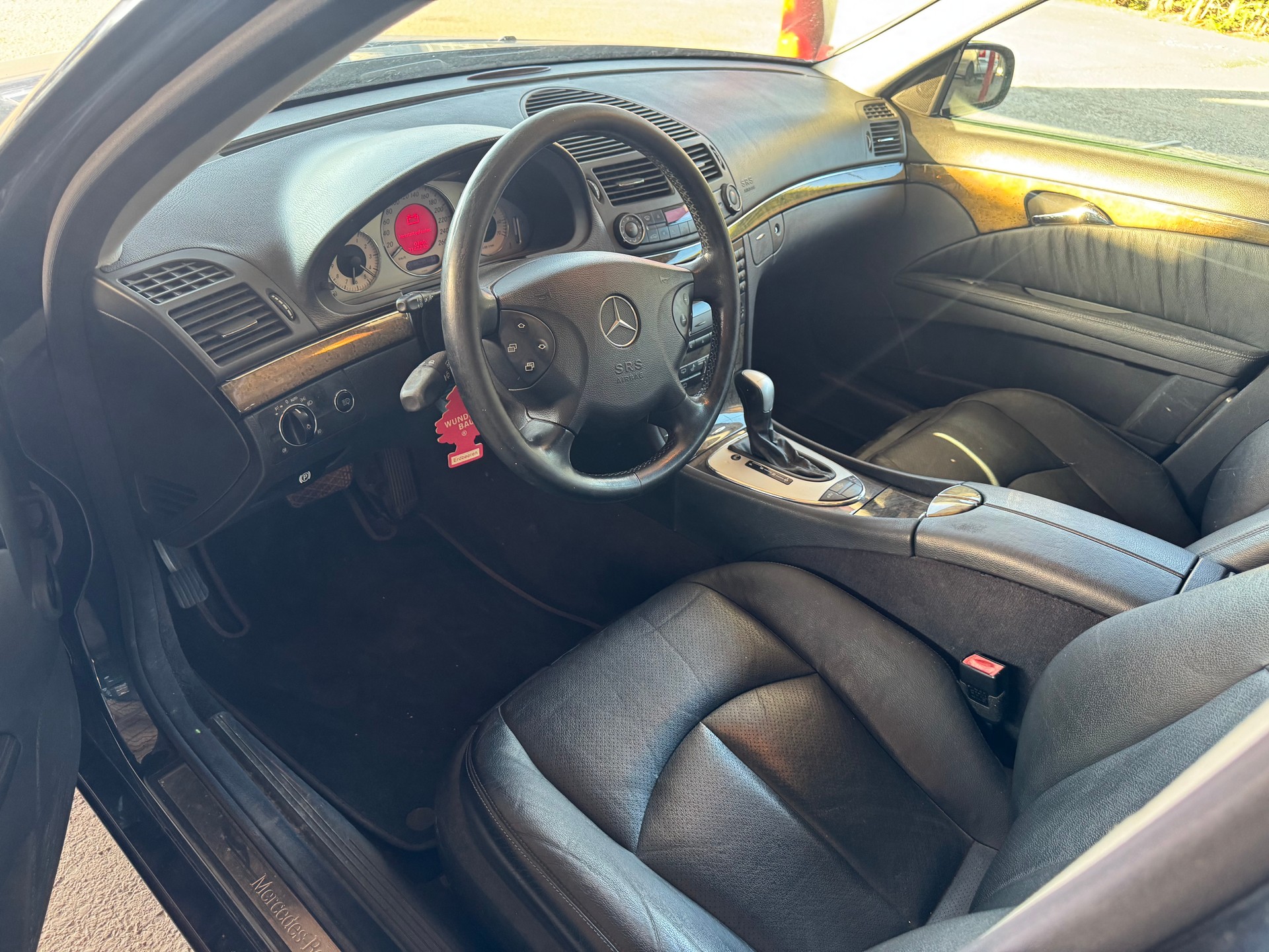 MERCEDES-BENZ E 320 Avantgarde Automatic-image-6