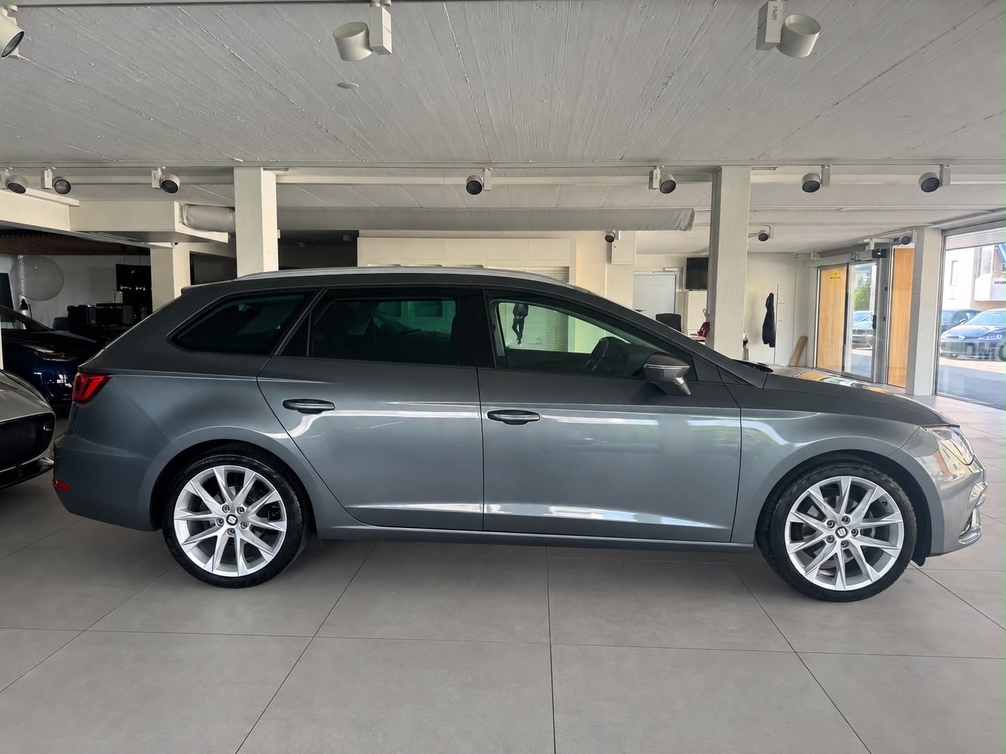 SEAT Leon ST 1.4 TSI ACT FR DSG-showroom-element-3