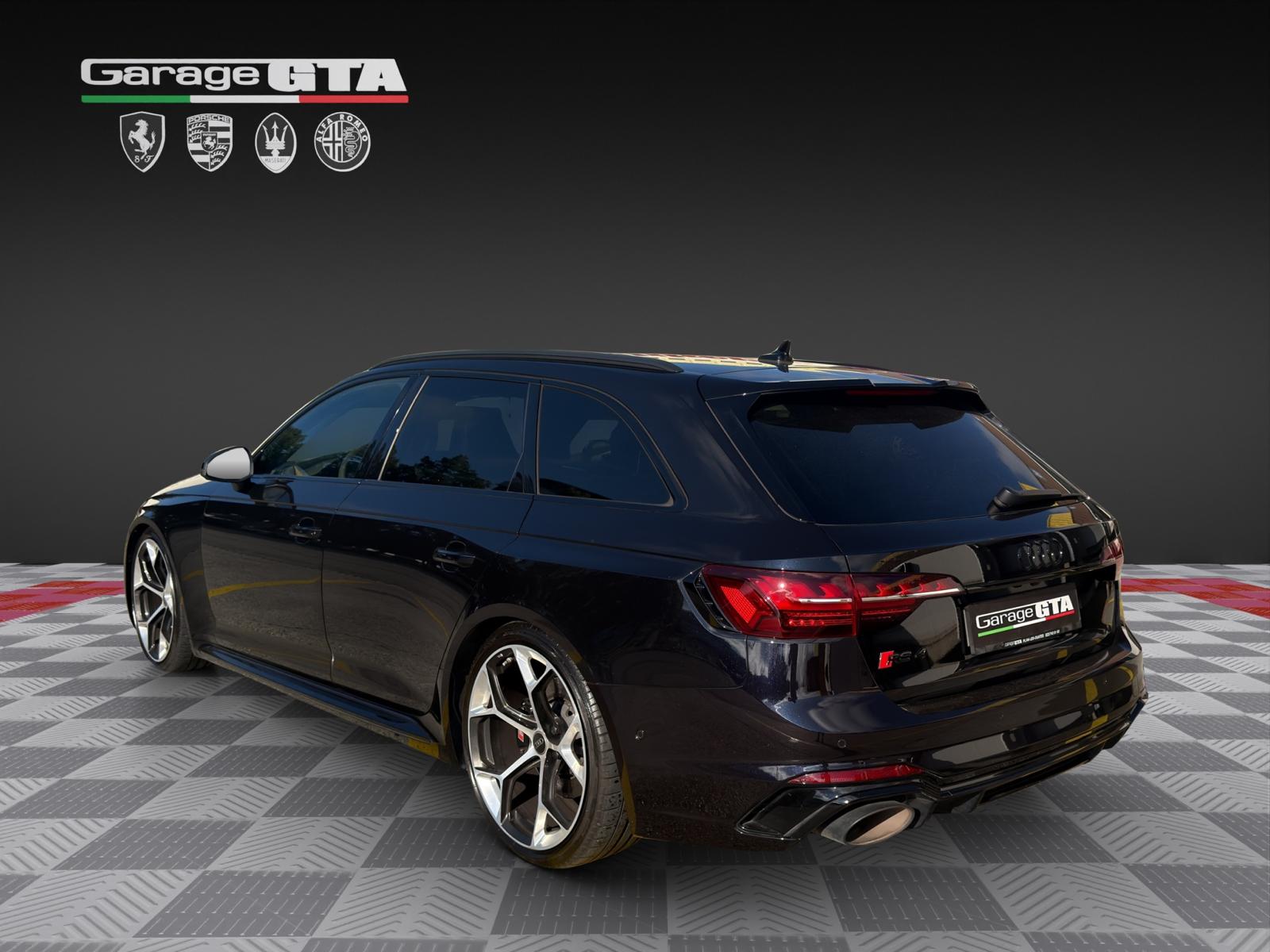 AUDI RS4 Avant Performante-showroom-element-2