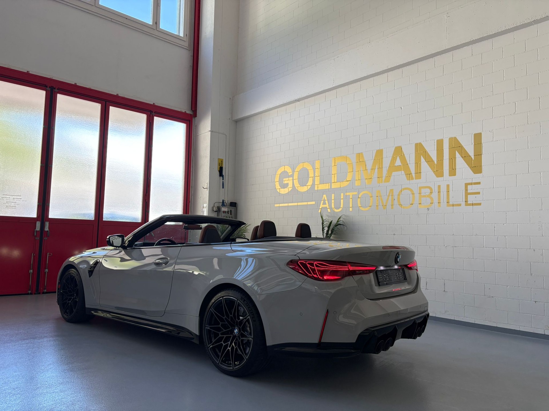 BMW M4 Cabrio Competition M xDrive-showroom-element-2