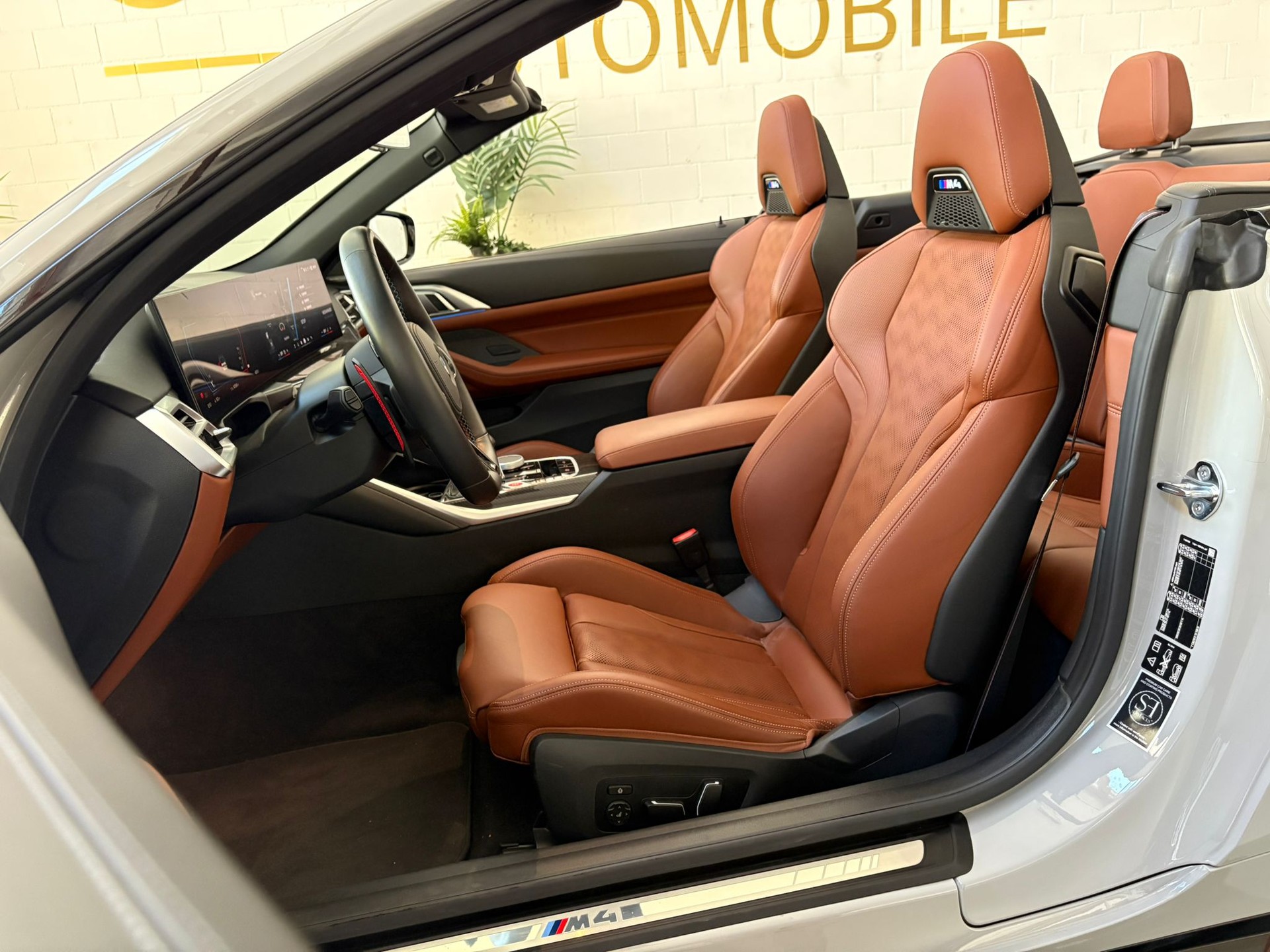BMW M4 Cabrio Competition M xDrive-image-7