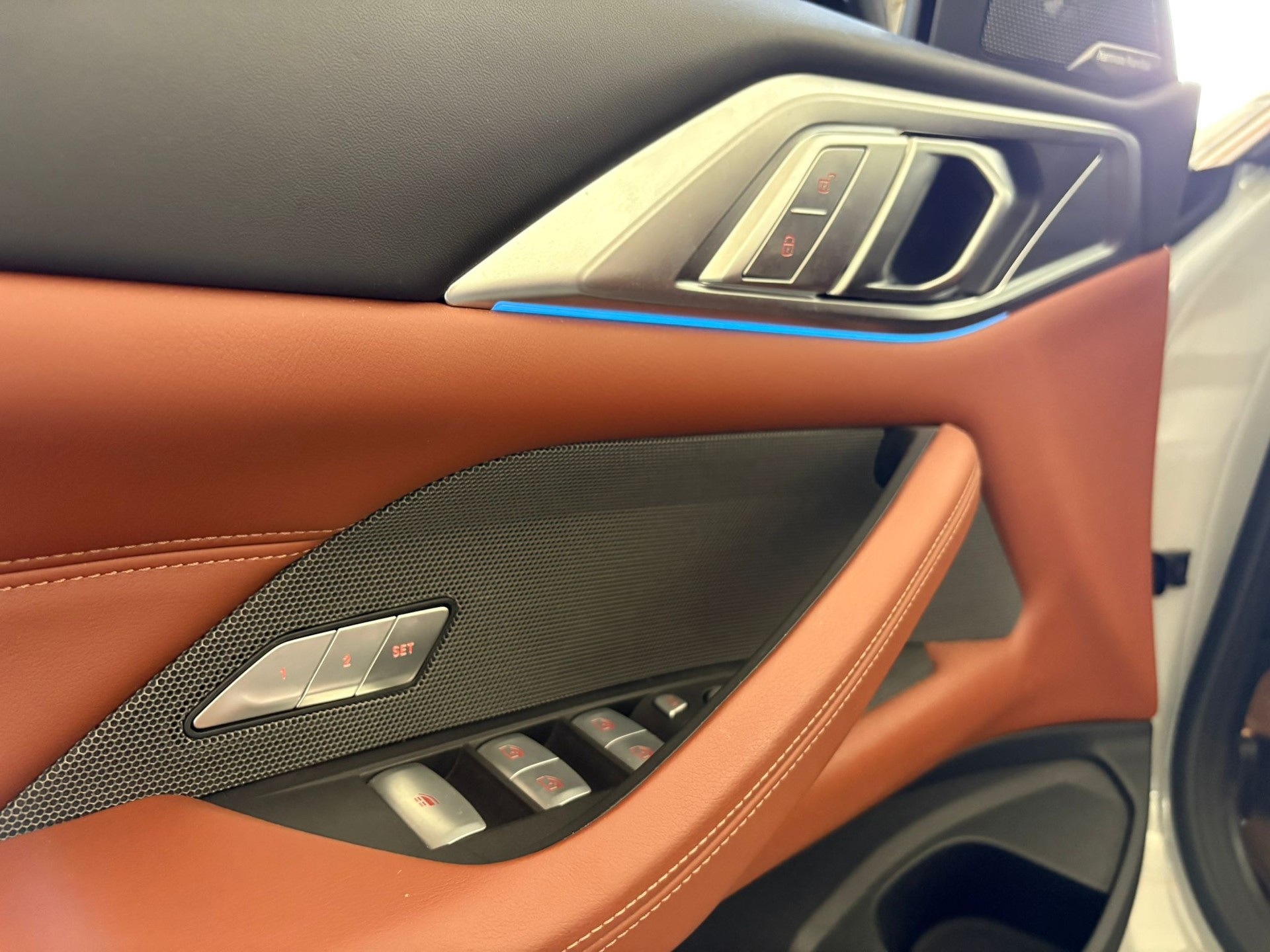 BMW M4 Cabrio Competition M xDrive-image-8