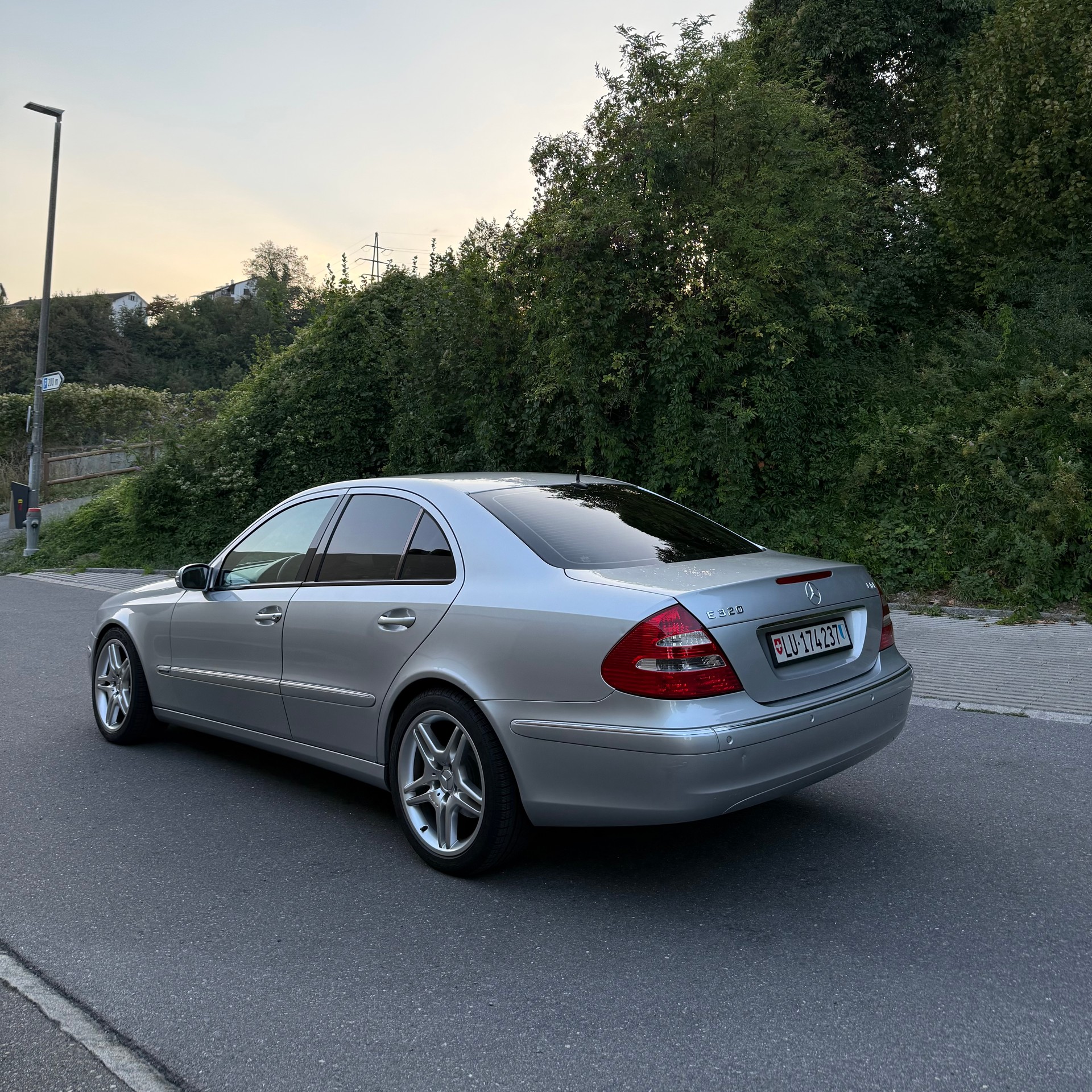 MERCEDES-BENZ E 320 CDI-image-2