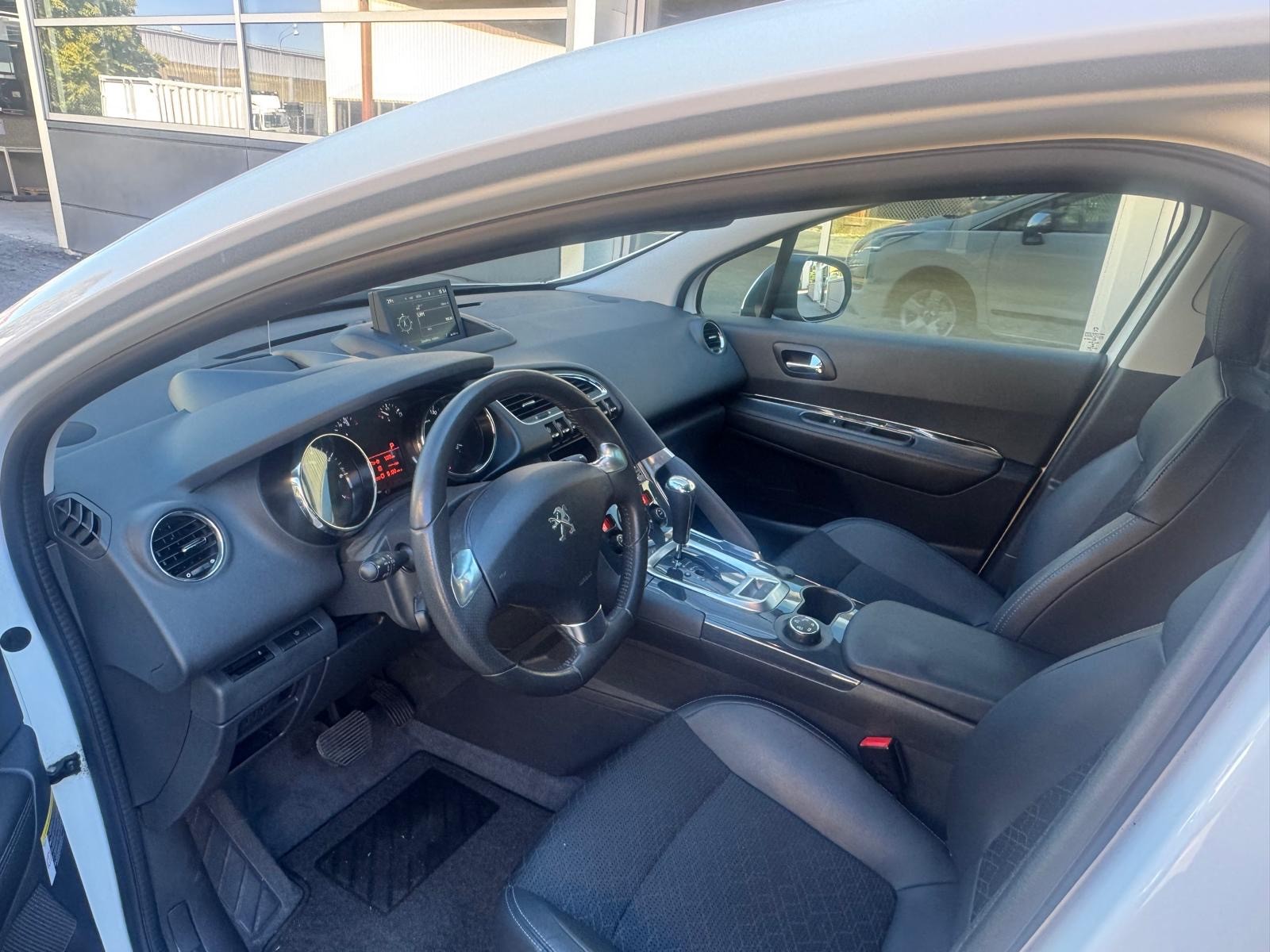 PEUGEOT 3008 1.6 1THP Allure Tiptronic-showroom-element-3