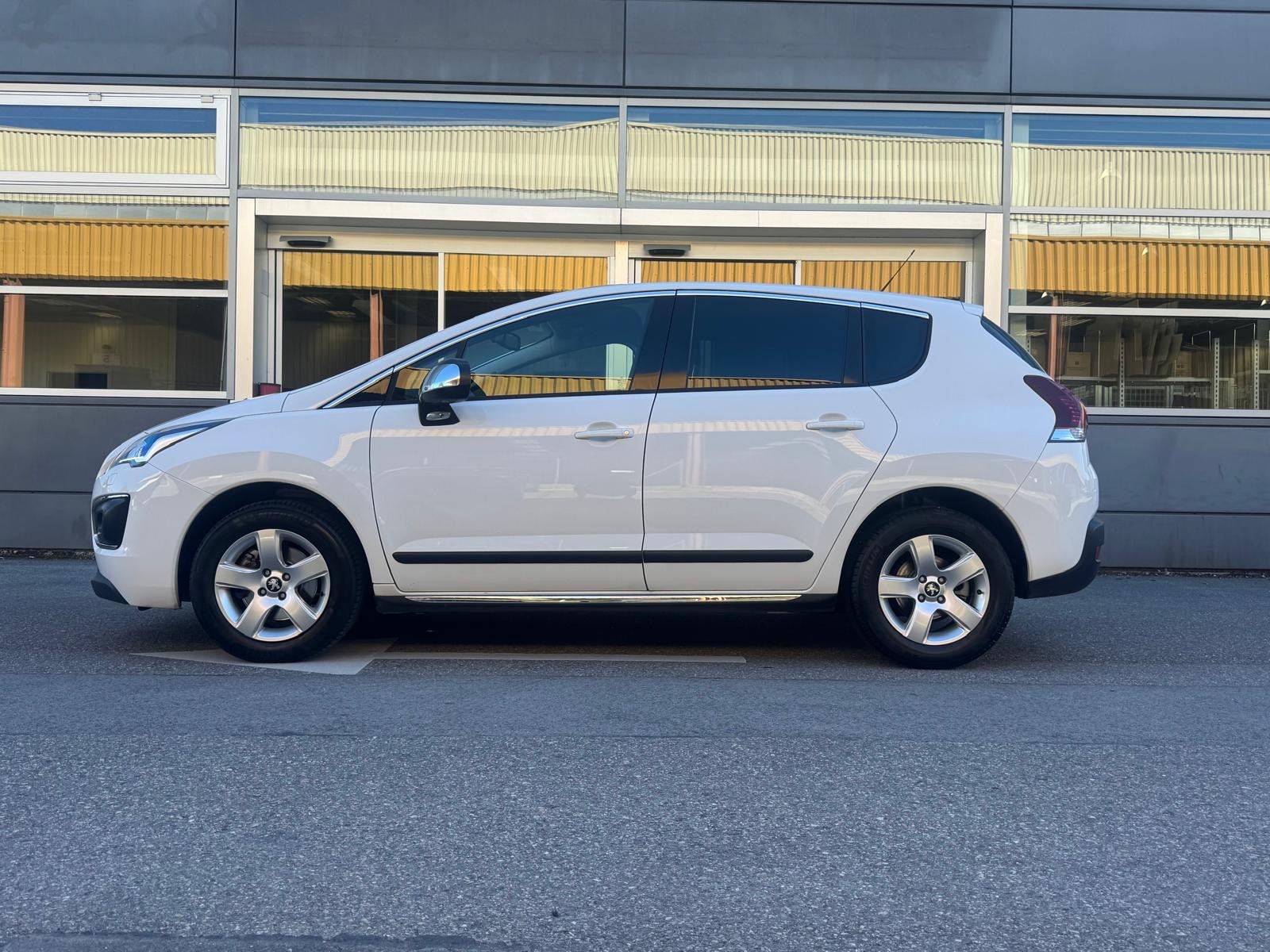PEUGEOT 3008 1.6 1THP Allure Tiptronic-showroom-element-1