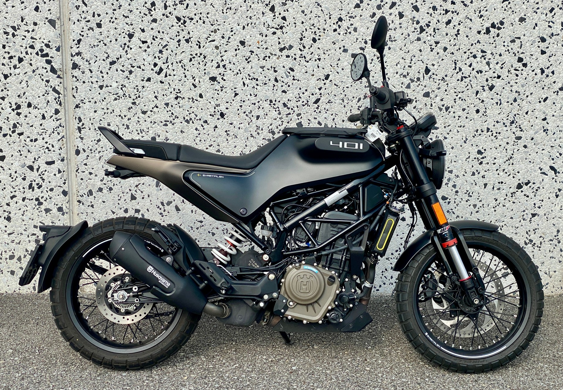 HUSQVARNA Svartpilen 401-image-0