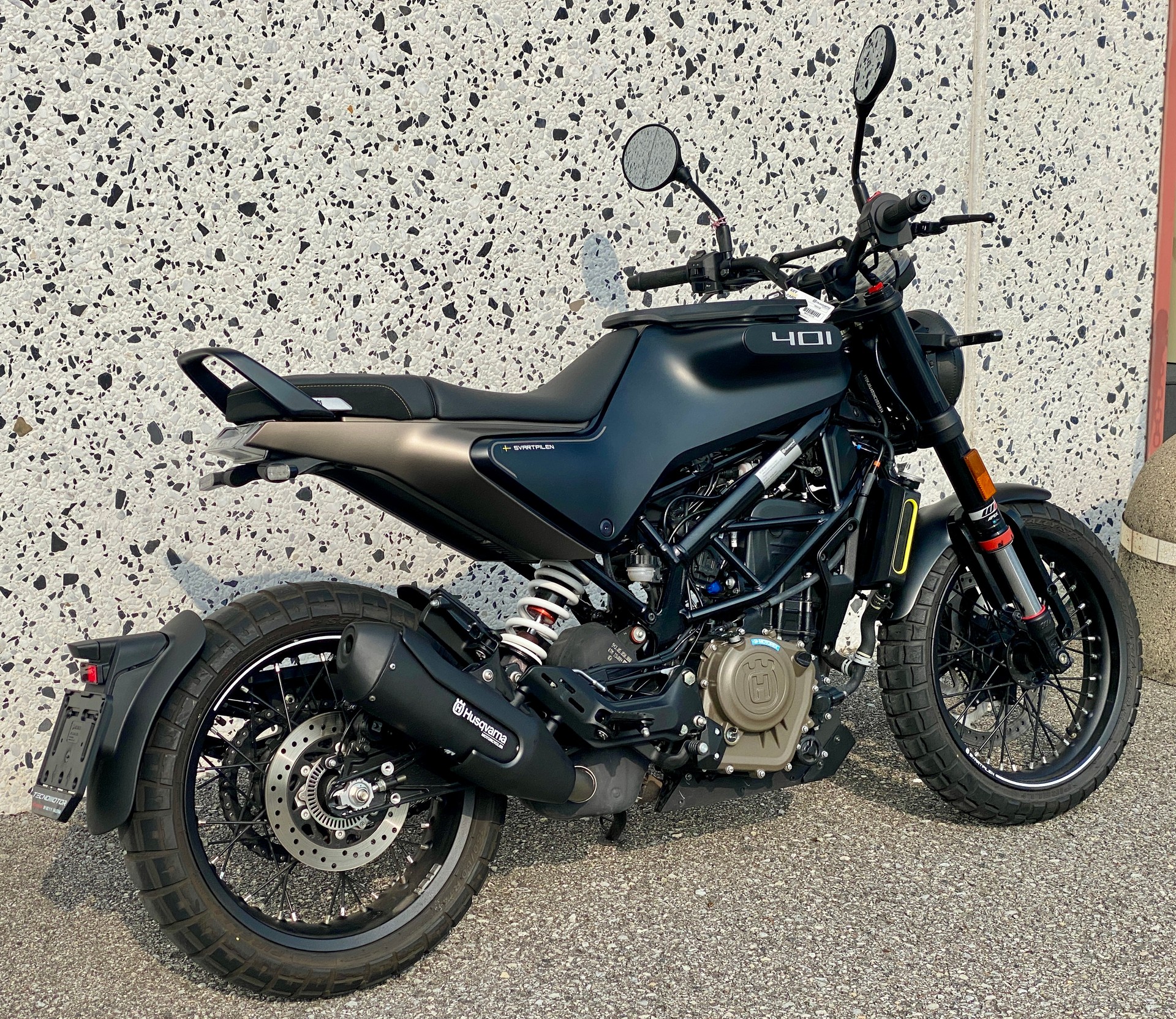HUSQVARNA Svartpilen 401-image-2