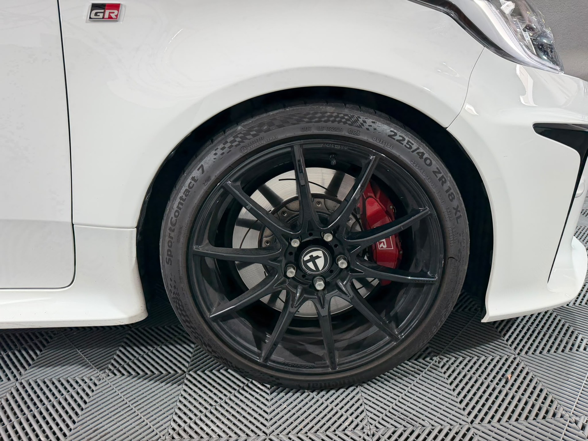 TOYOTA Yaris 1.6 GR Sport * Milltek Exhaust * H&R * Wheels Tomasson Superlight *-image-22