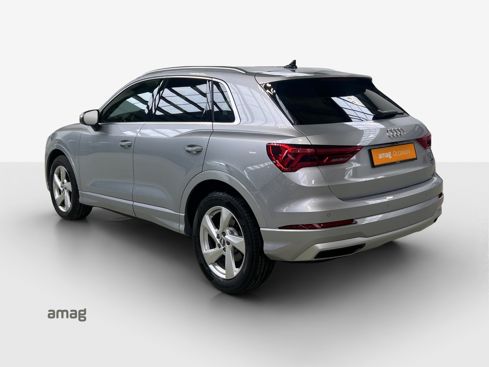 AUDI Q3 35 TDI Attraction quattro S-tronic-showroom-element-2