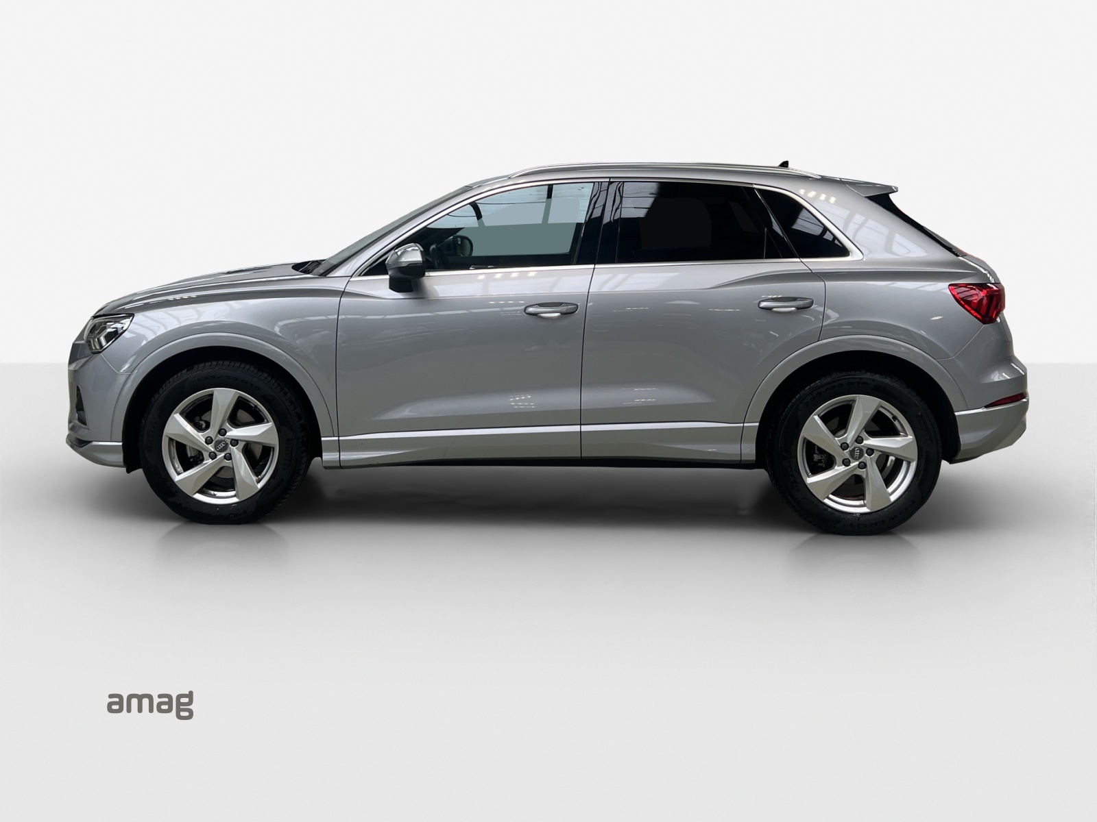 AUDI Q3 35 TDI Attraction quattro S-tronic-showroom-element-1