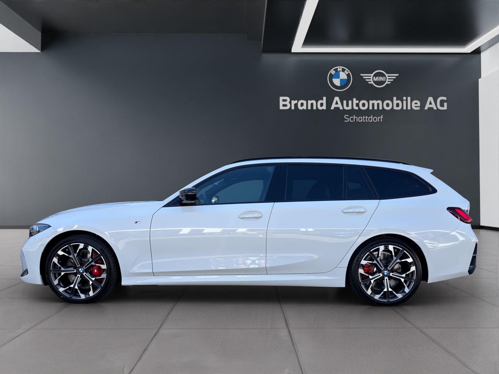 BMW M340i xDrive Touring-showroom-element-1