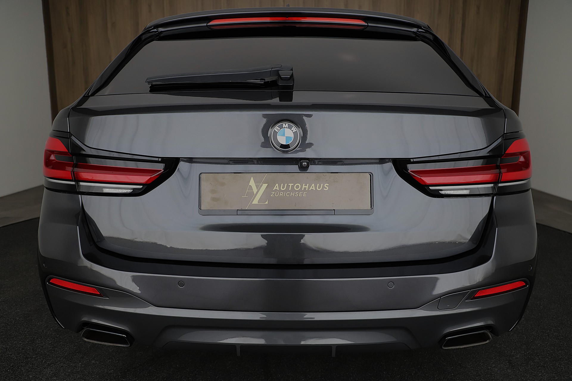 BMW 530d xDrive 48V Touring M Sport Steptronic-image-3