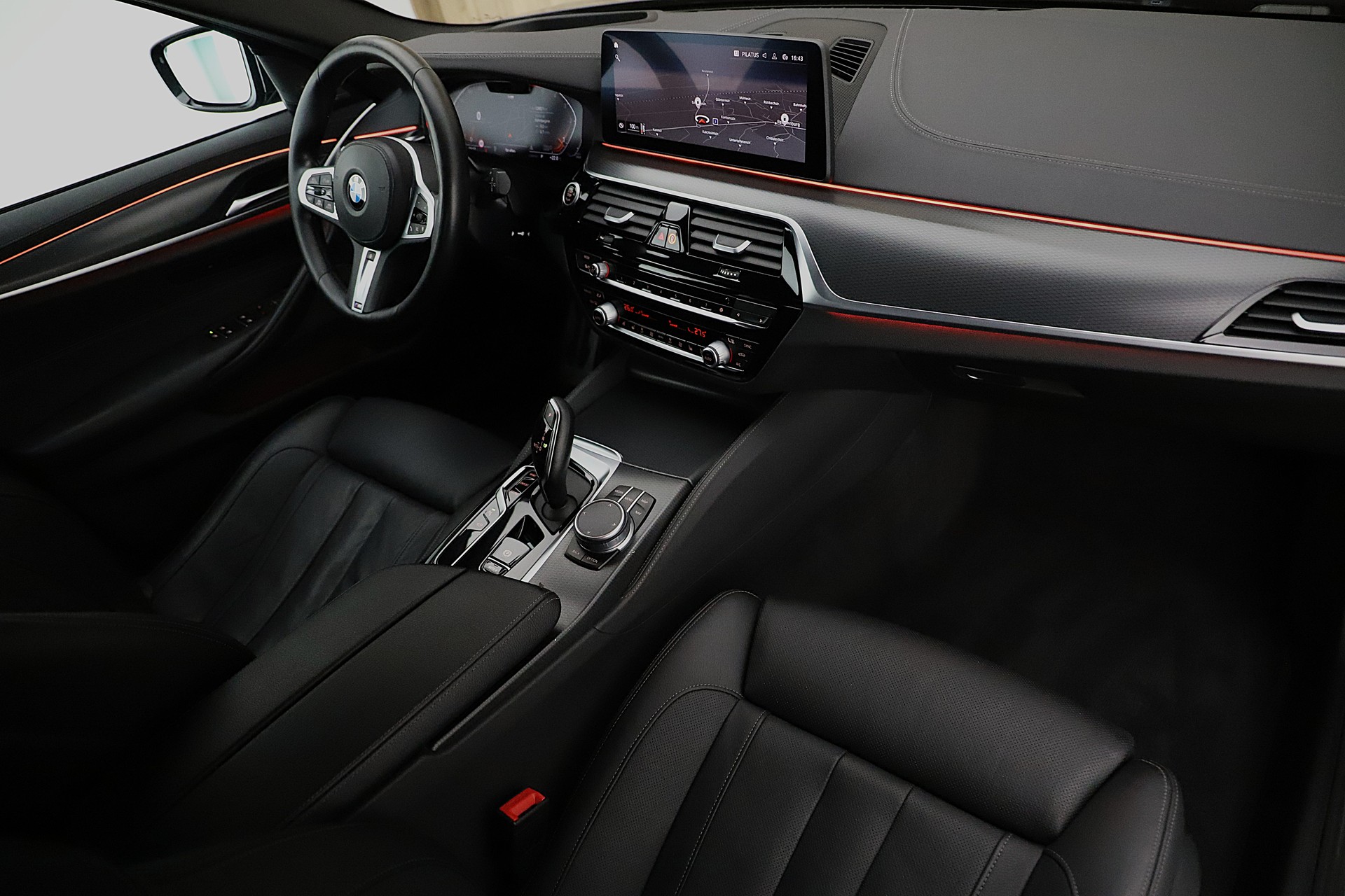 BMW 530d xDrive 48V Touring M Sport Steptronic-image-6