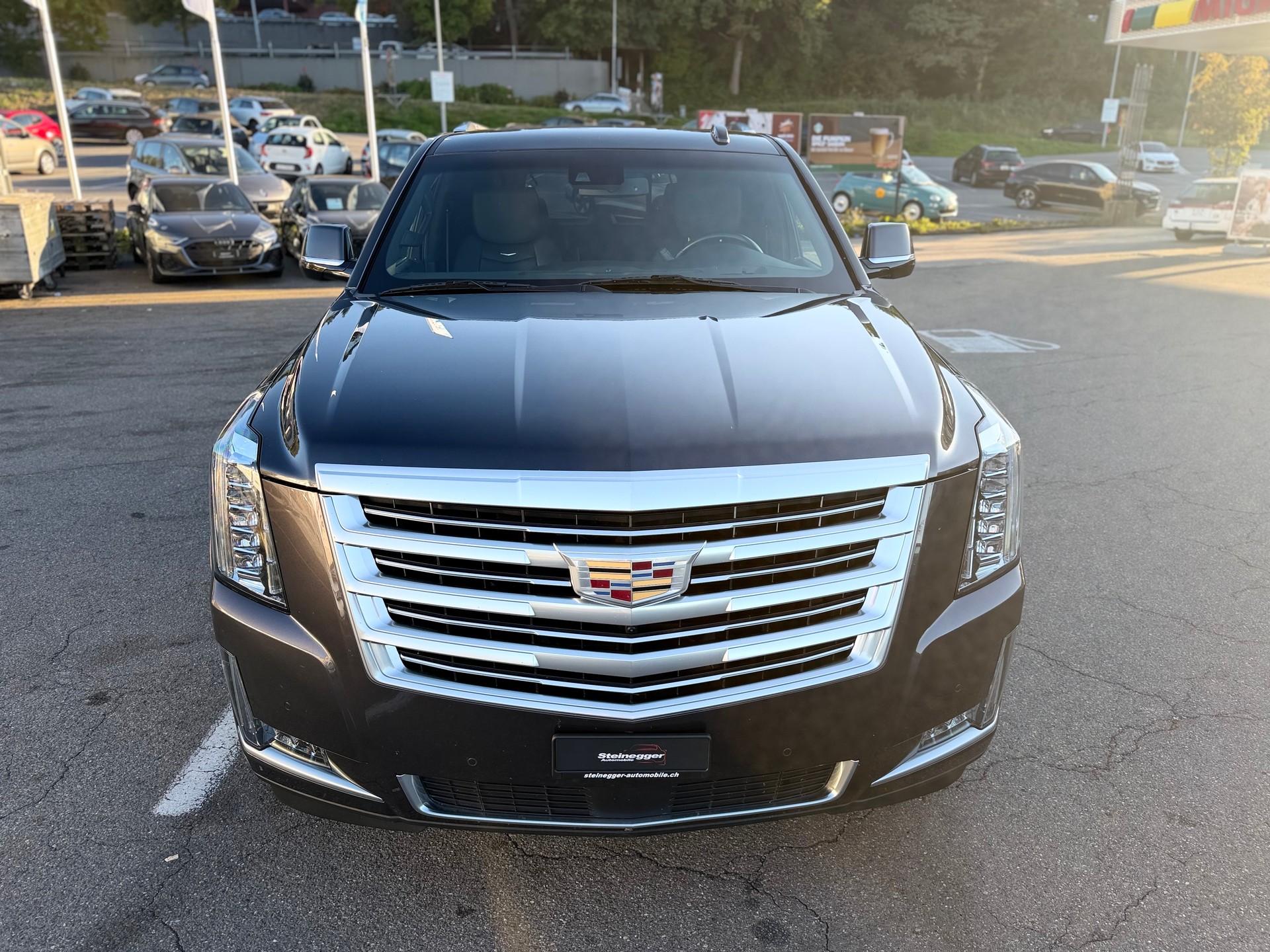 CADILLAC Escalade 6.2 Platinum Automatic-showroom-element-2
