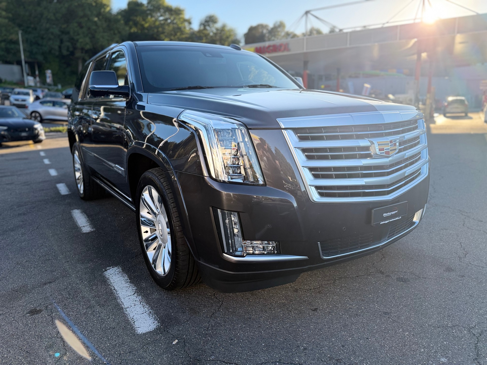 CADILLAC Escalade 6.2 Platinum Automatic-showroom-element-1