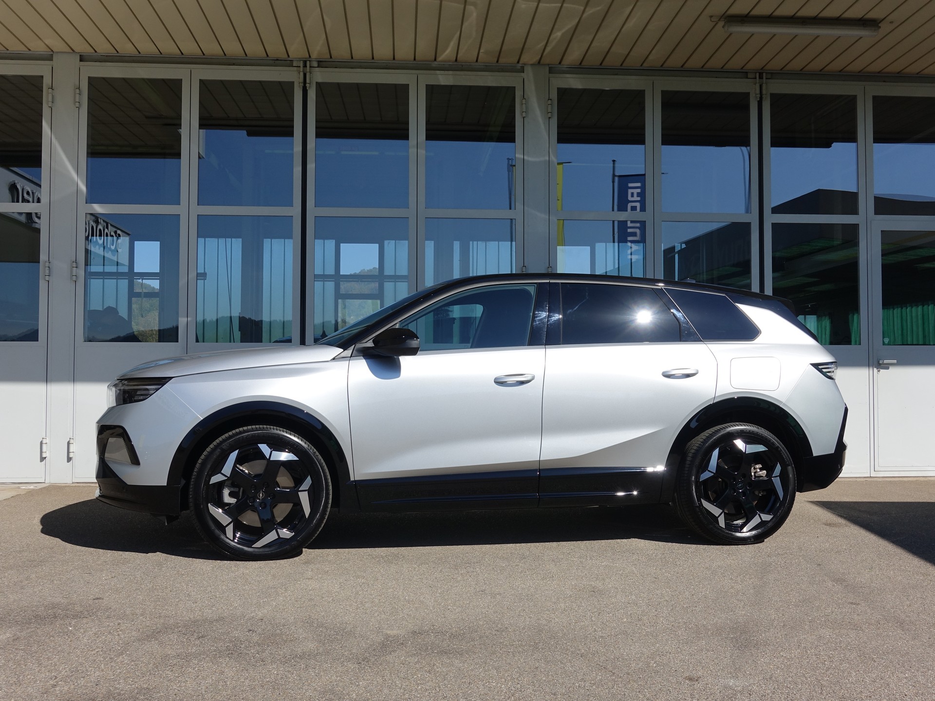 OPEL Grandland El. 73kWh Ultimate 4x4 8JAHRE GARANTIE-showroom-element-2