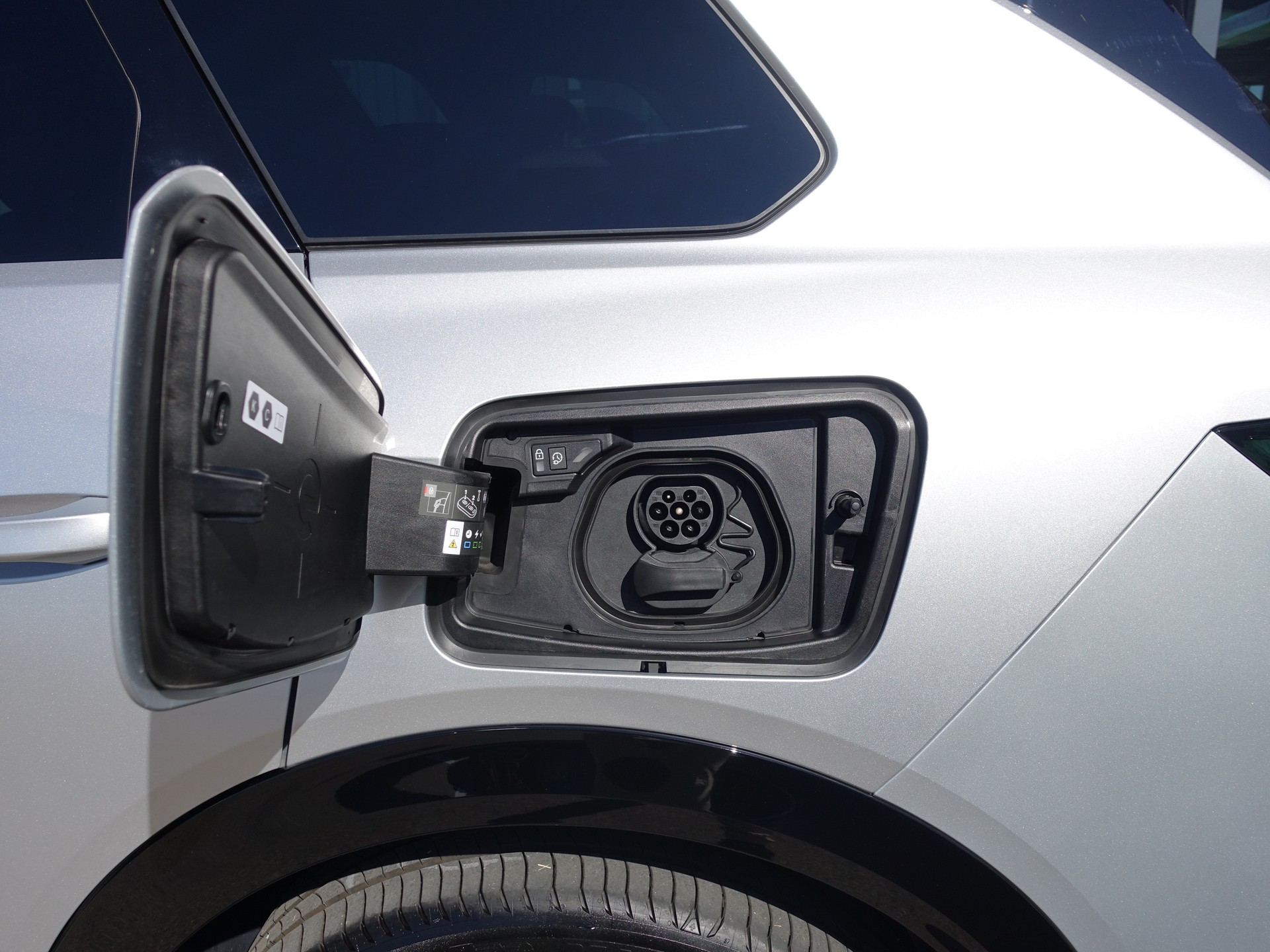 OPEL Grandland El. 73kWh Ultimate 4x4 8JAHRE GARANTIE-image-11