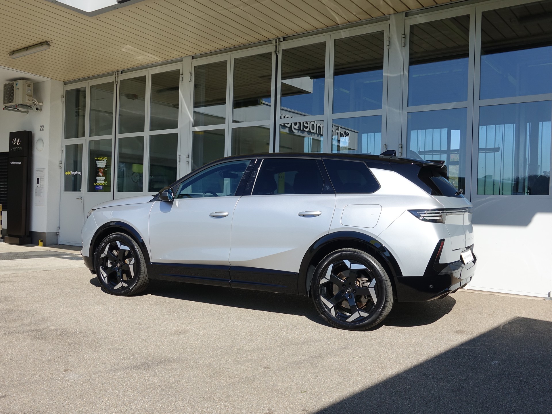 OPEL Grandland El. 73kWh Ultimate 4x4 8JAHRE GARANTIE-showroom-element-3